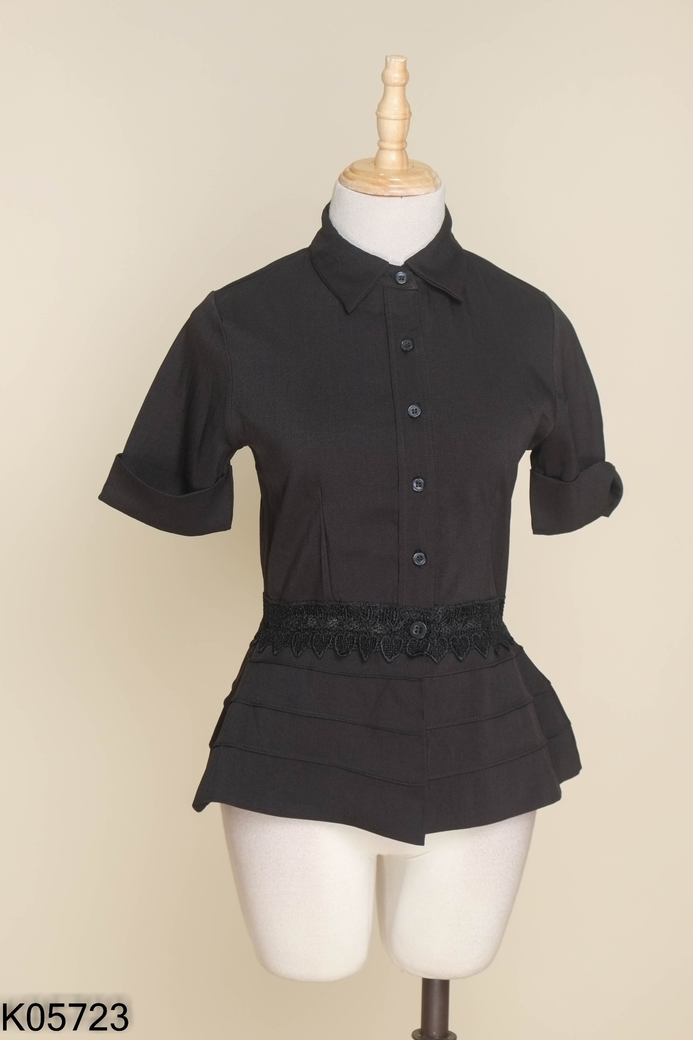Áo sơ mi đen BBSTORE'S phối ren