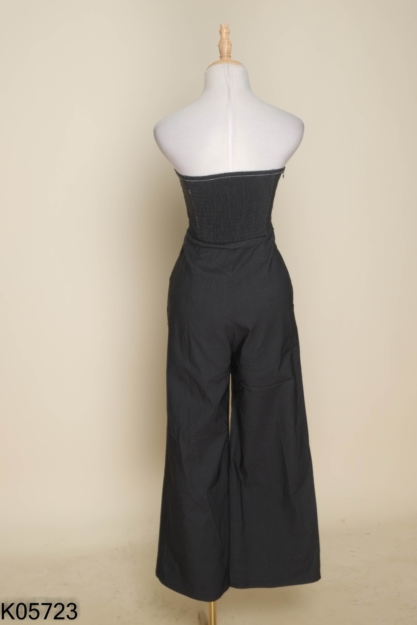 Jumpsuits cúp ngực đen viền chỉ