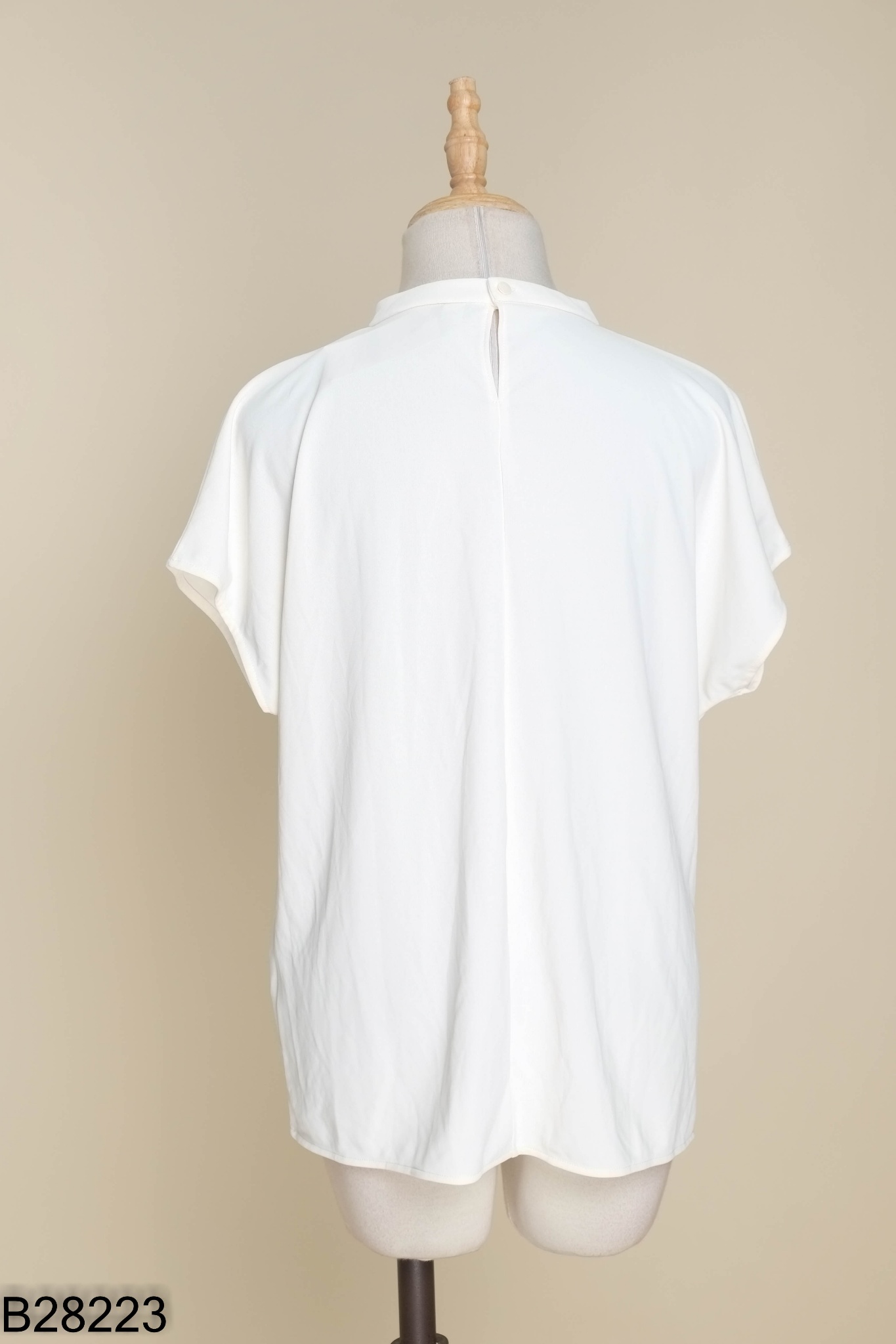 Áo UNIQLO be trơn