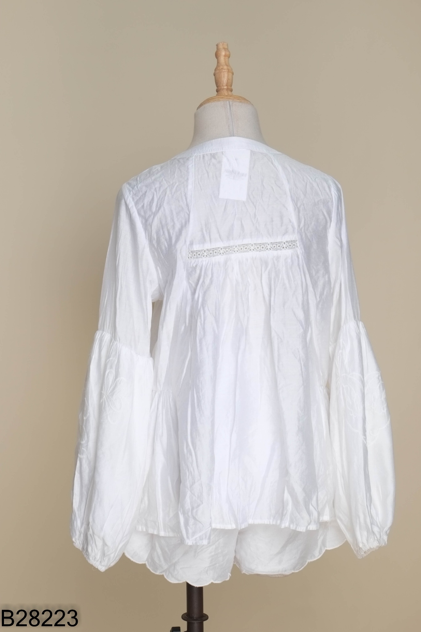 SET Áo trắng phối ren + quần short
