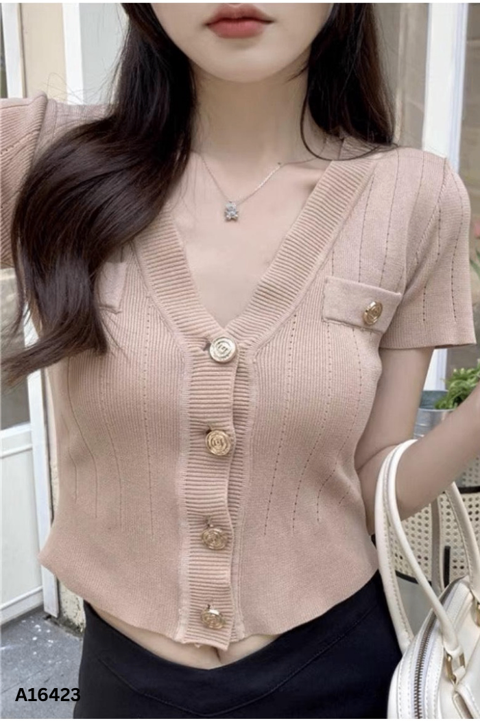 Áo nâu họa tiết cúc vàng