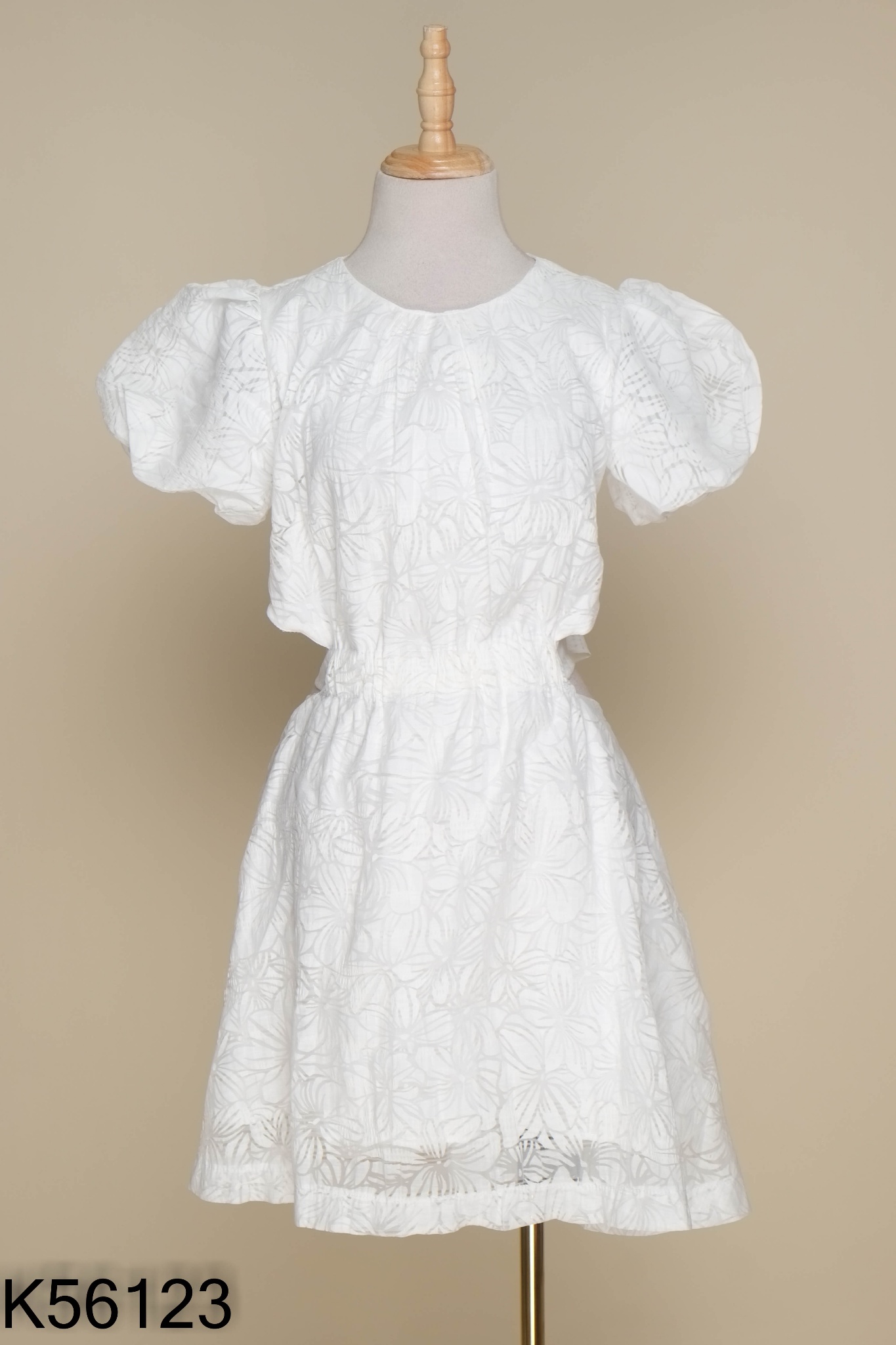 Váy 92 WEAR trắng kẻ họa tiết
