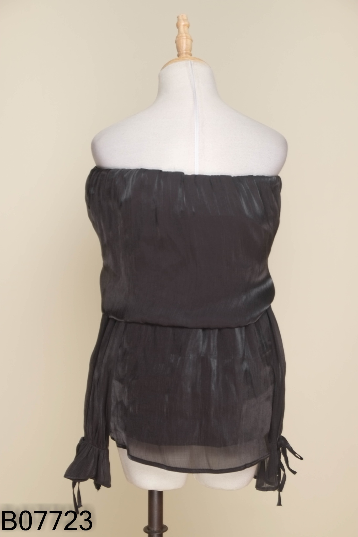Áo organza đen vạt bồng