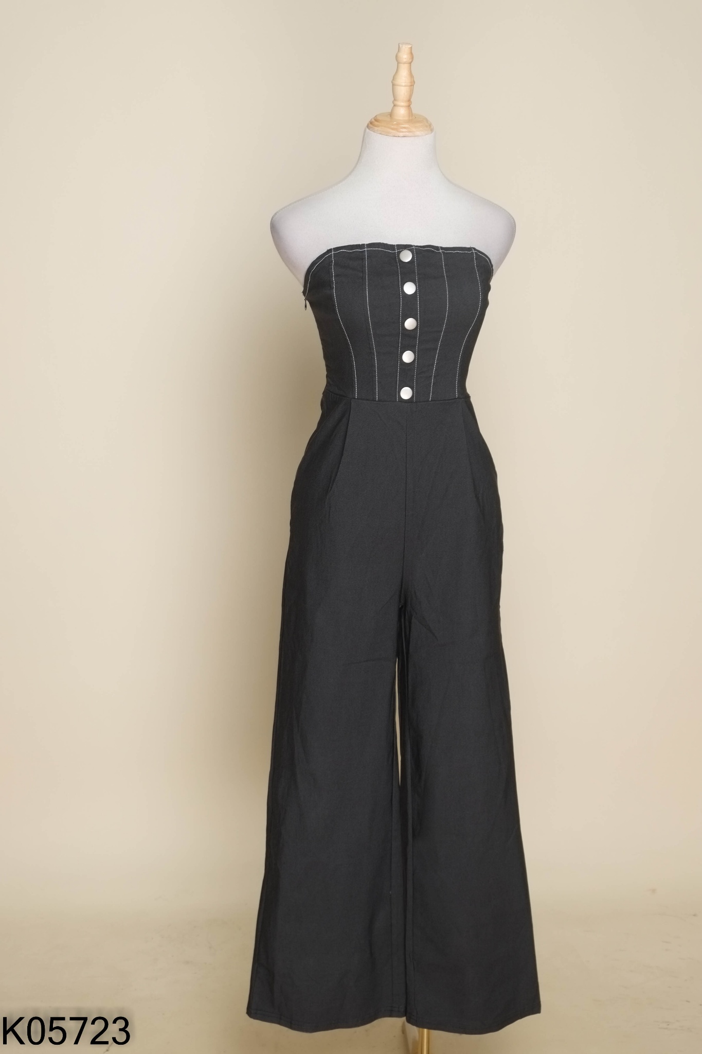 Jumpsuits cúp ngực đen viền chỉ