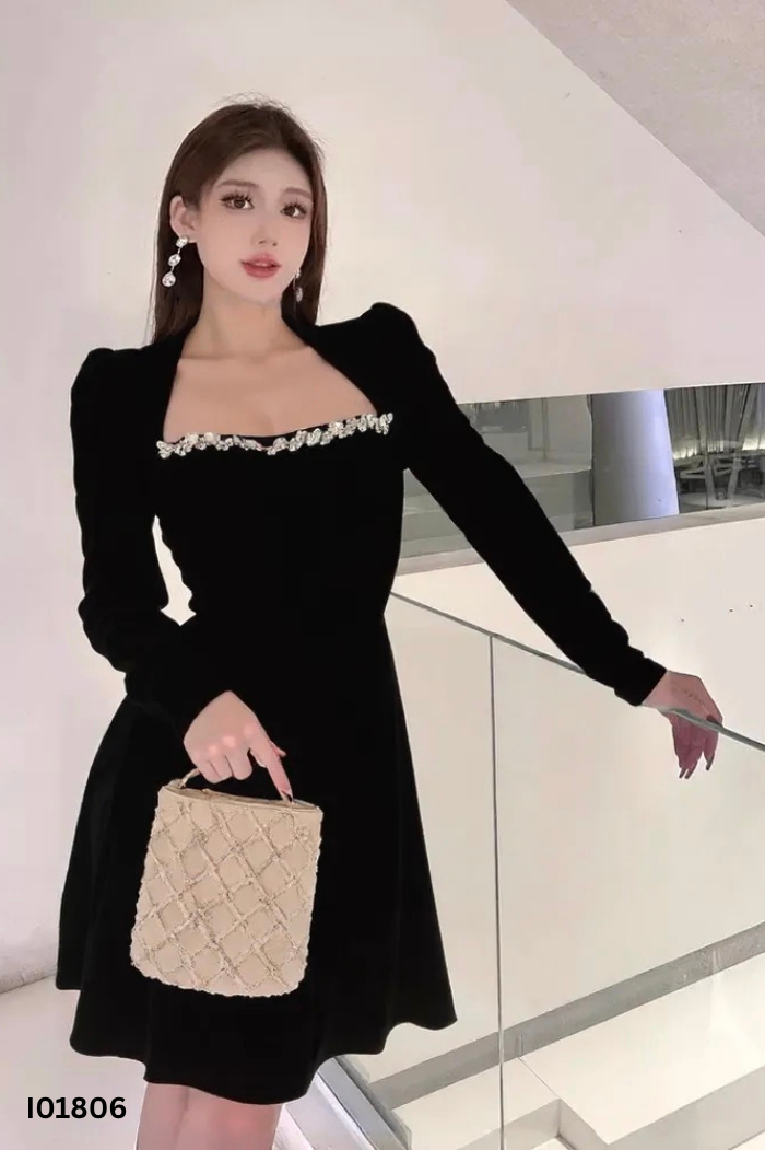 Váy nhỡ nhung đen đính đá