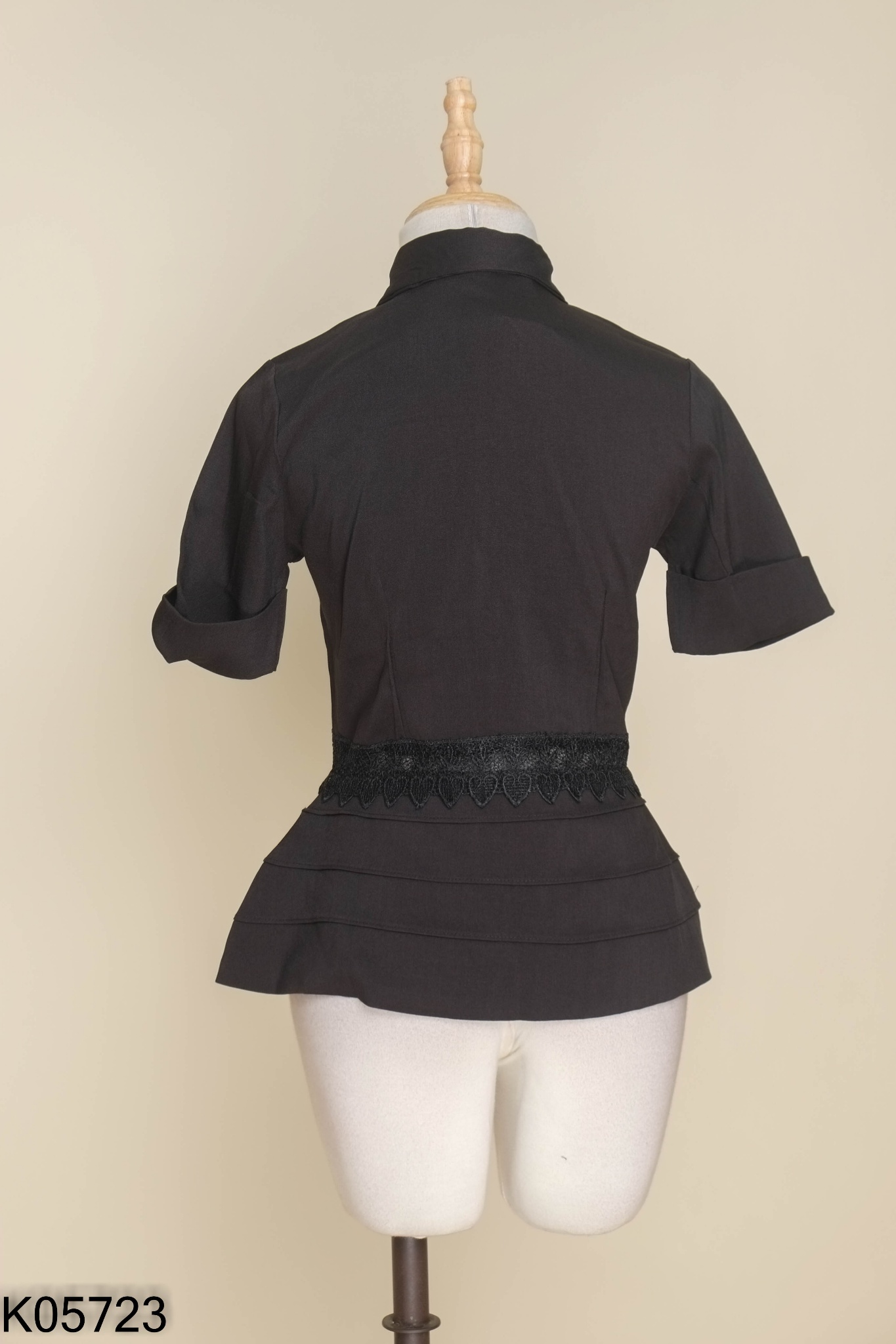 Áo sơ mi đen BBSTORE'S phối ren
