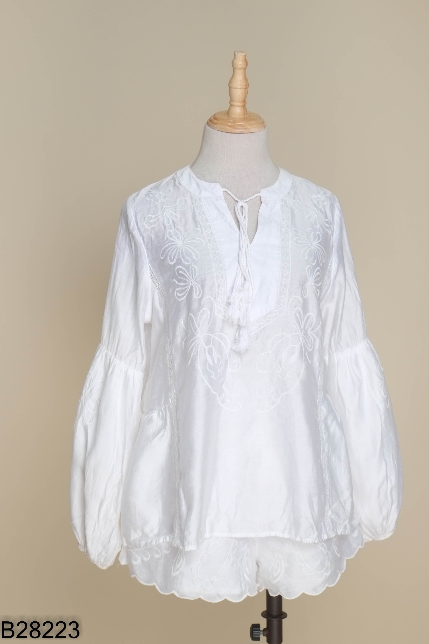 SET Áo trắng phối ren + quần short