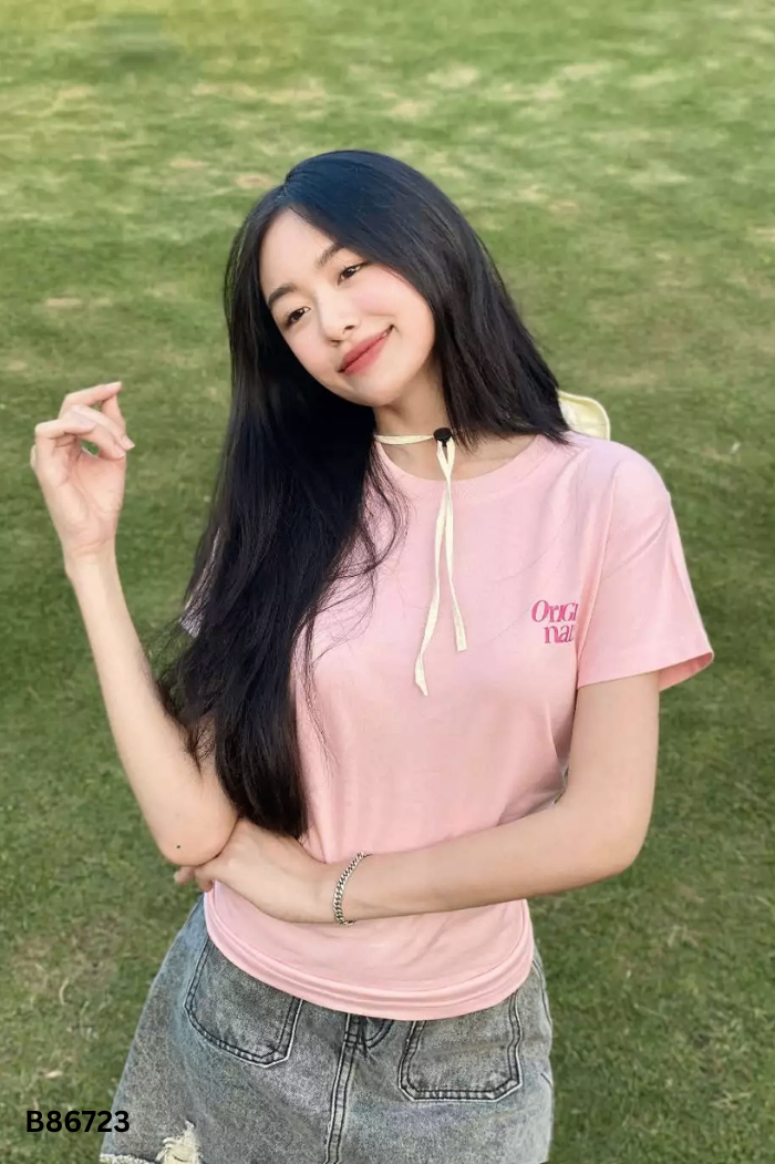 Áo hồng BYCAMCAM thêu chữ