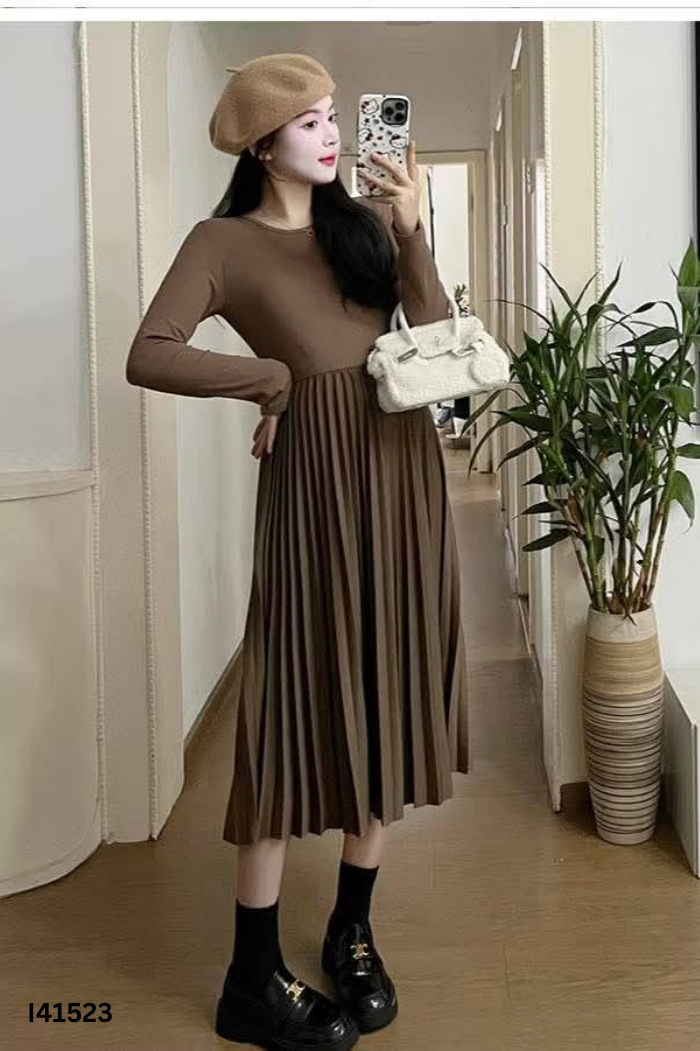 Váy nâu phối xếp ly