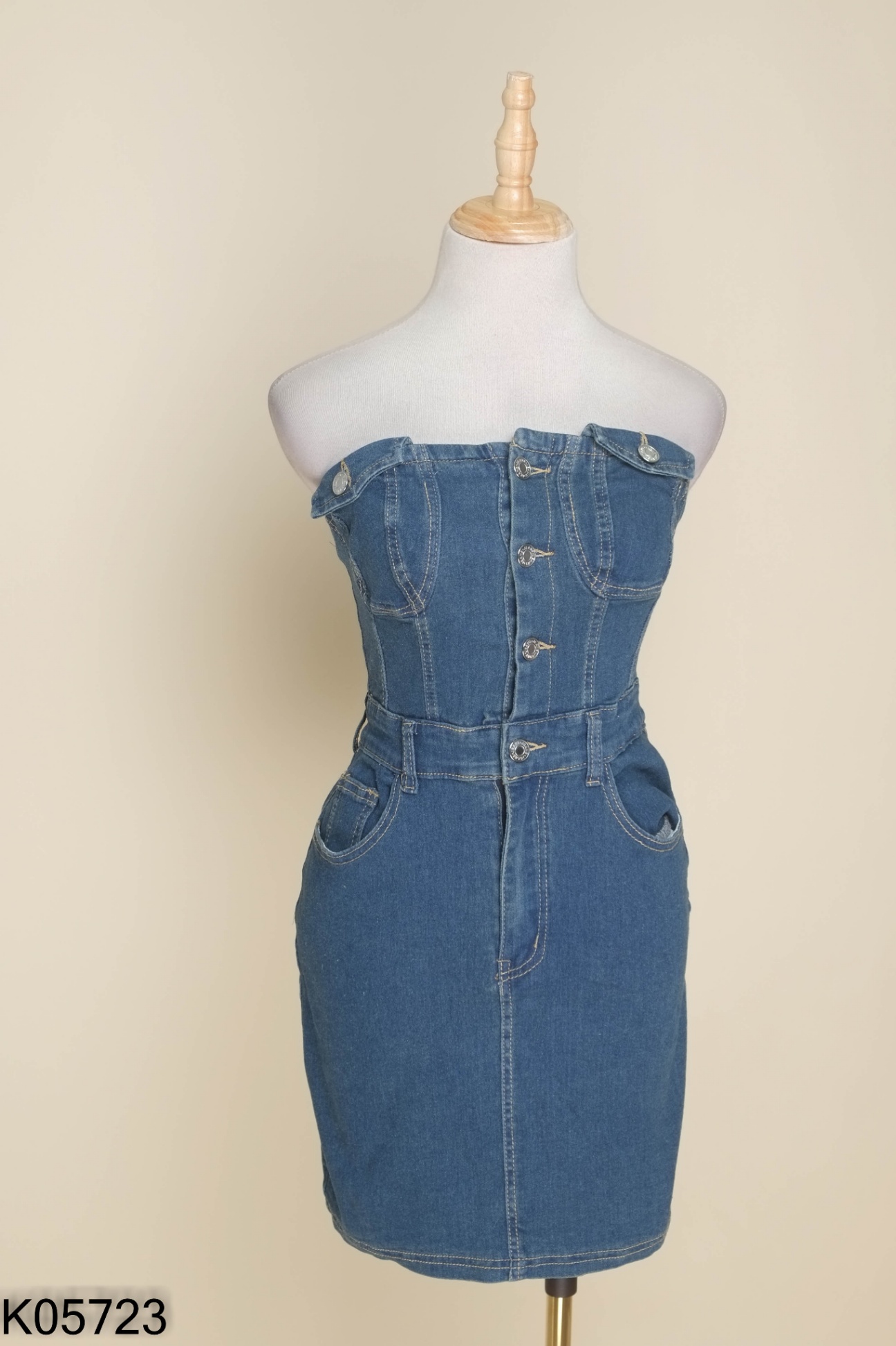 Váy quây jeans xanh phối cúc
