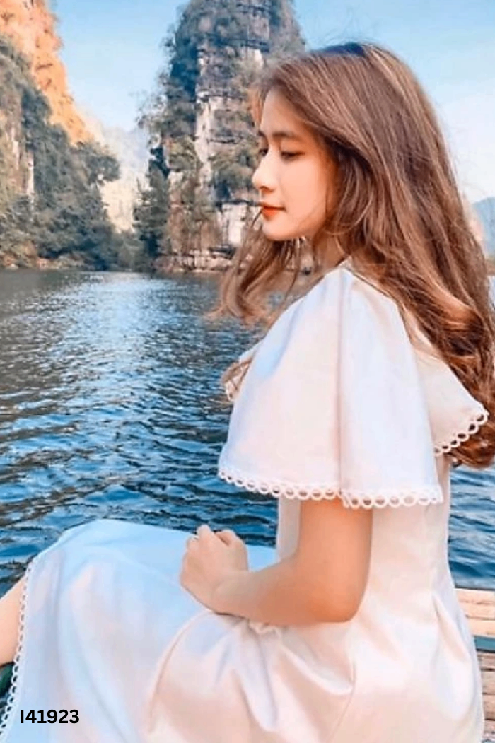 Váy trắng tay bèo