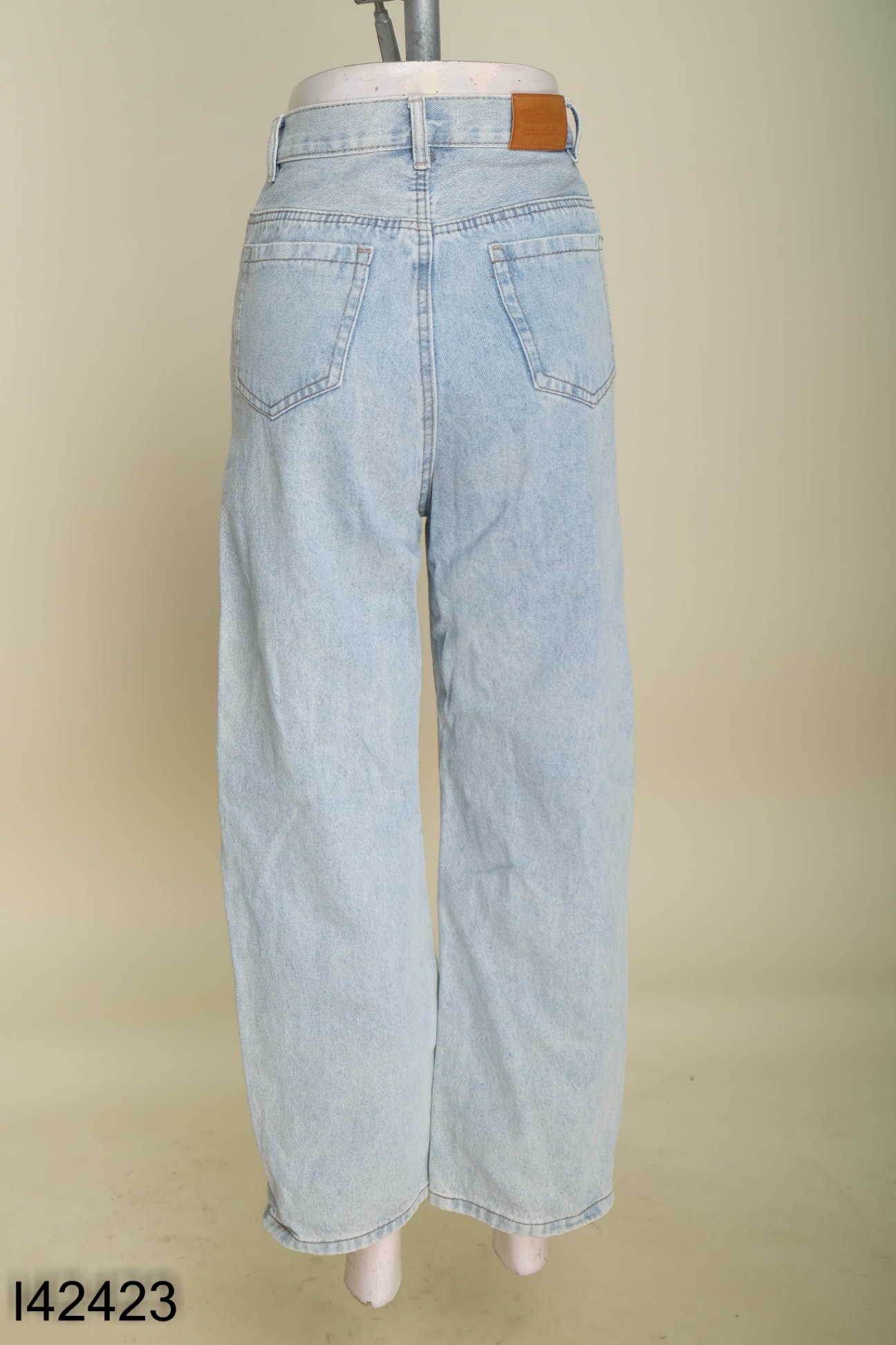 Quần jeans BLEUBIRD xanh nhạt