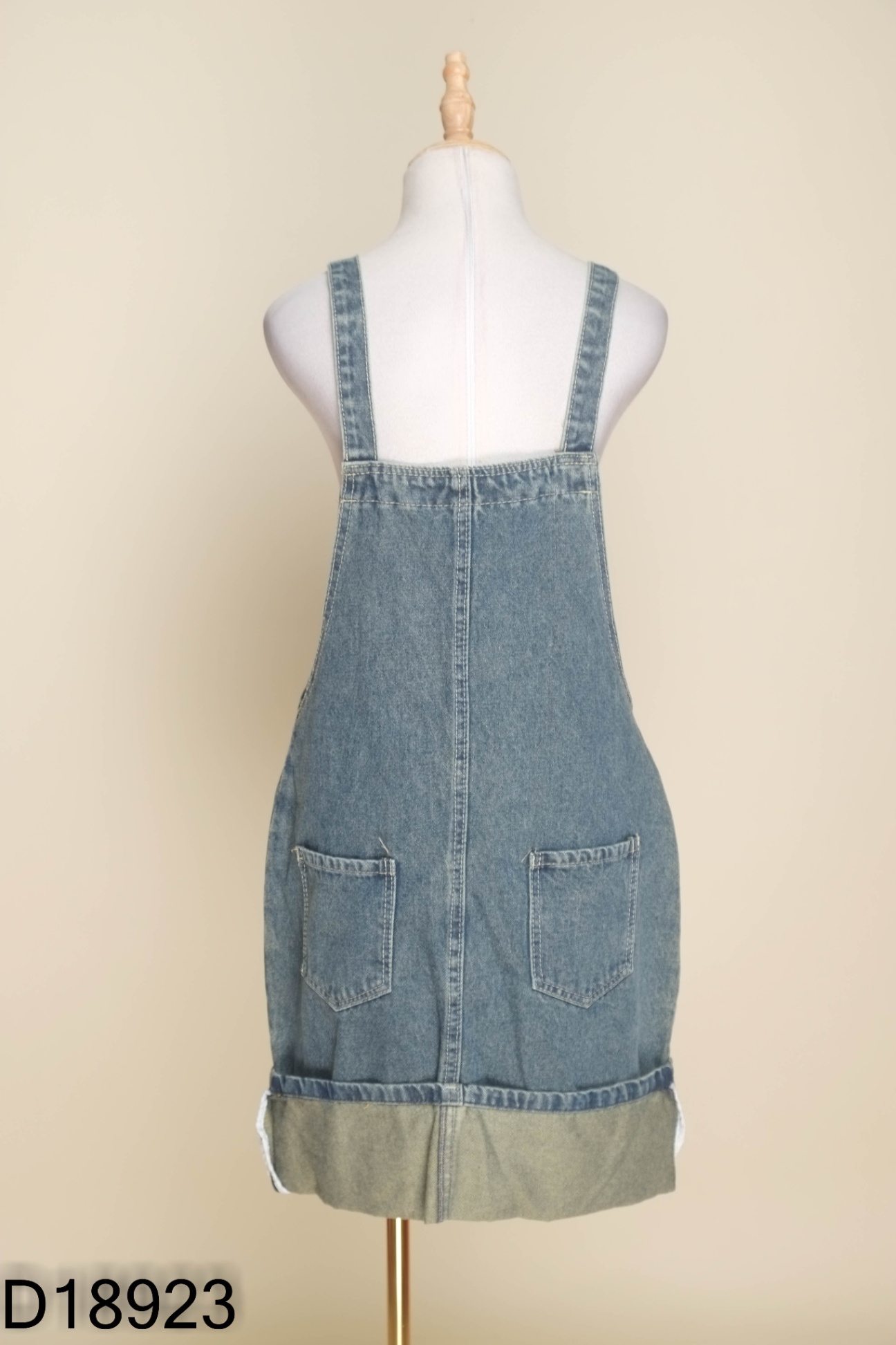Váy yếm jeans xan gấp gấu