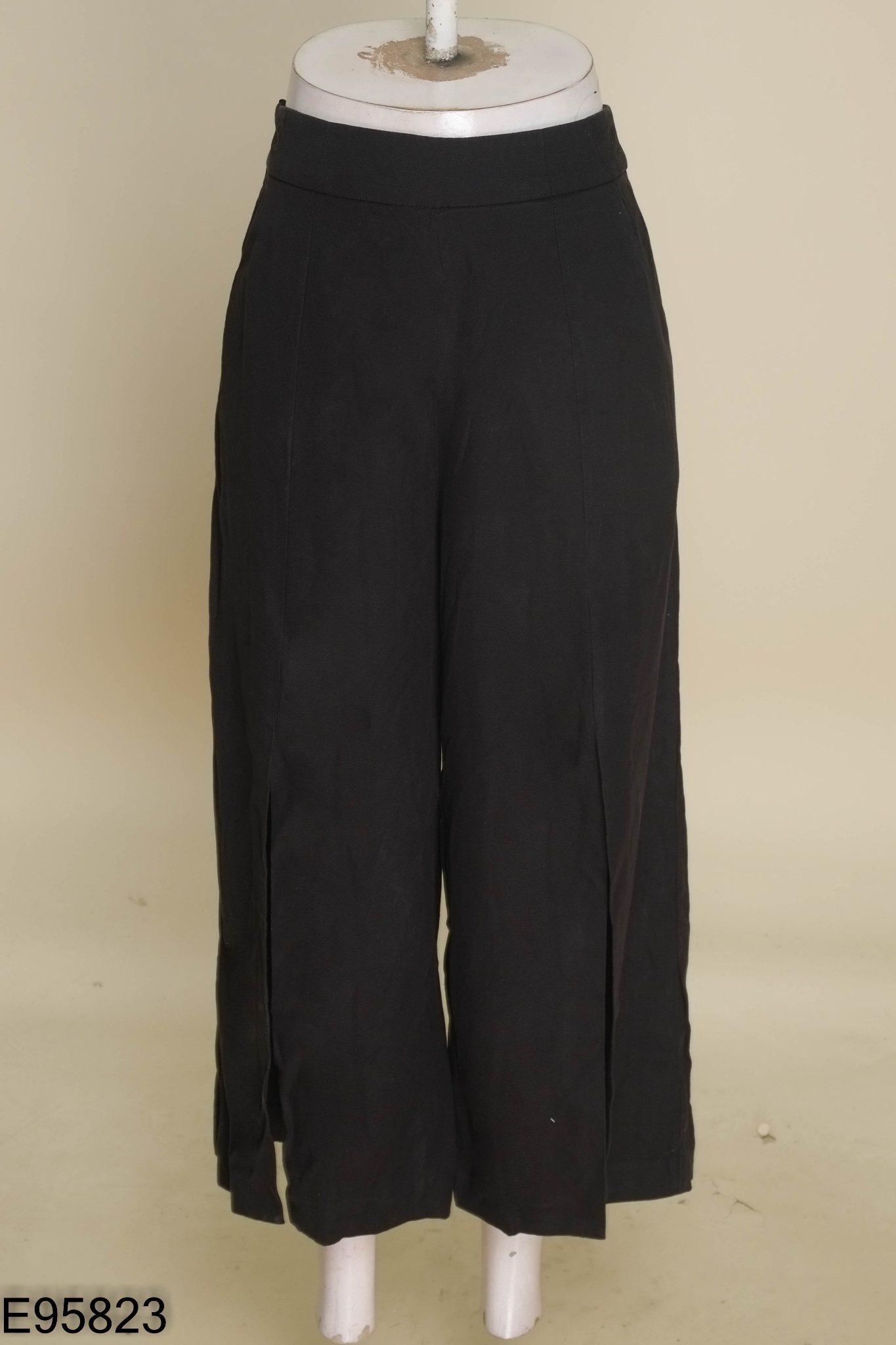 Quần culottes đen xẻ