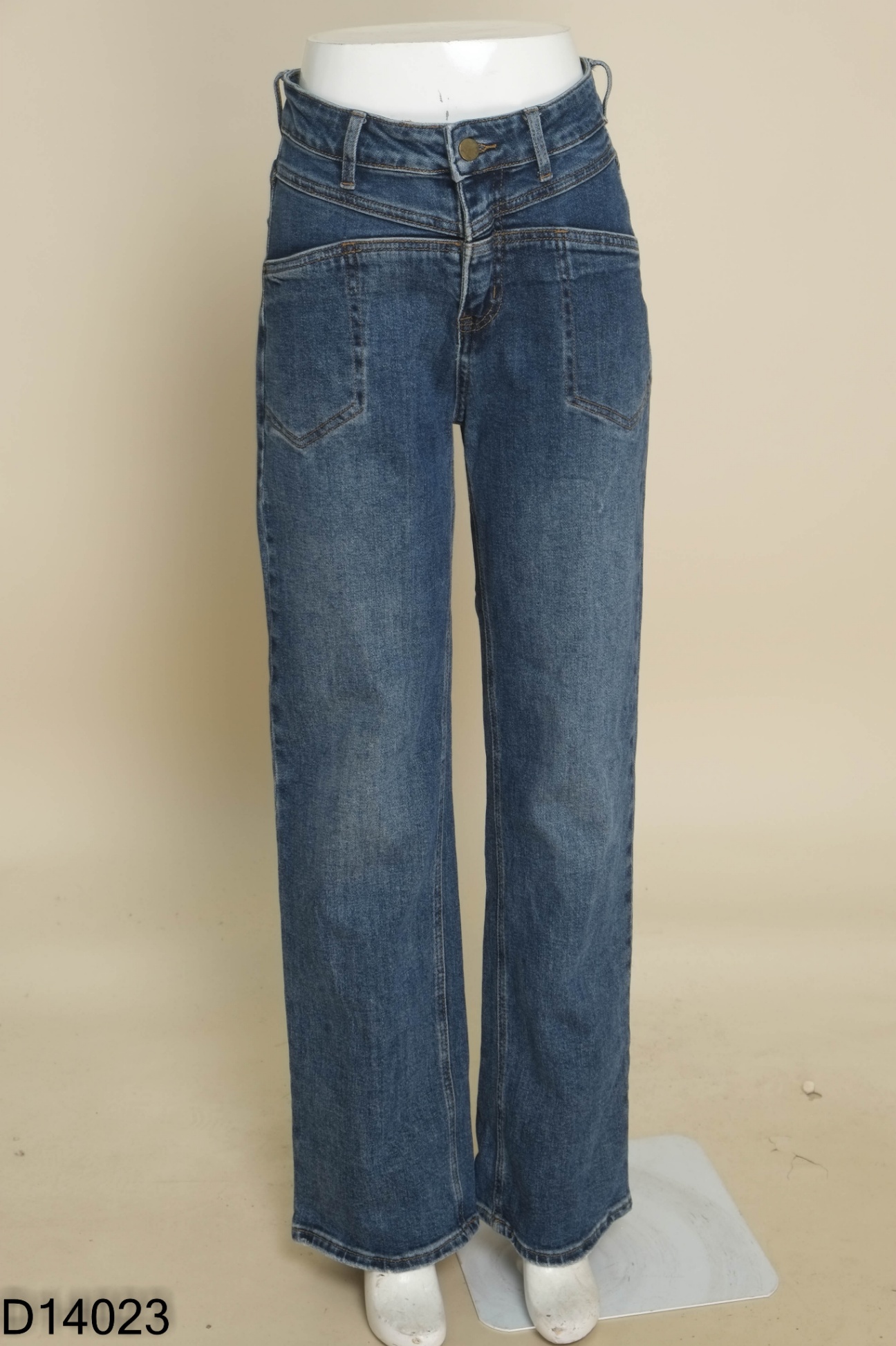 Quần jeans xanh túi ngang