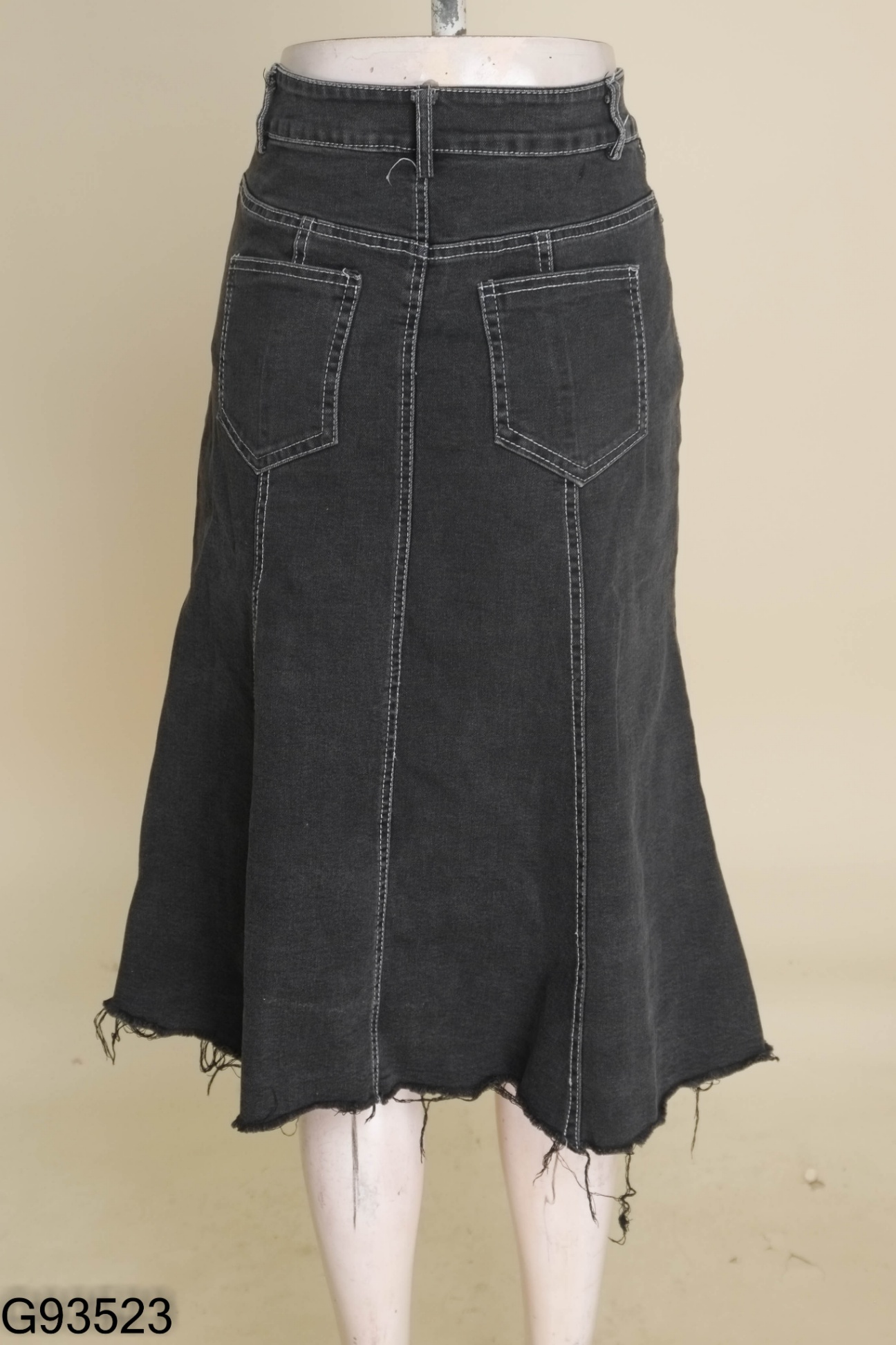 Chân váy jeans xám viền chỉ