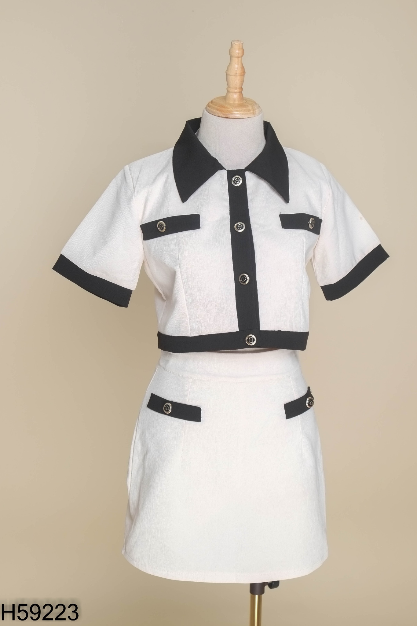 Set Áo be cúc ngọc viền đen + chân váy