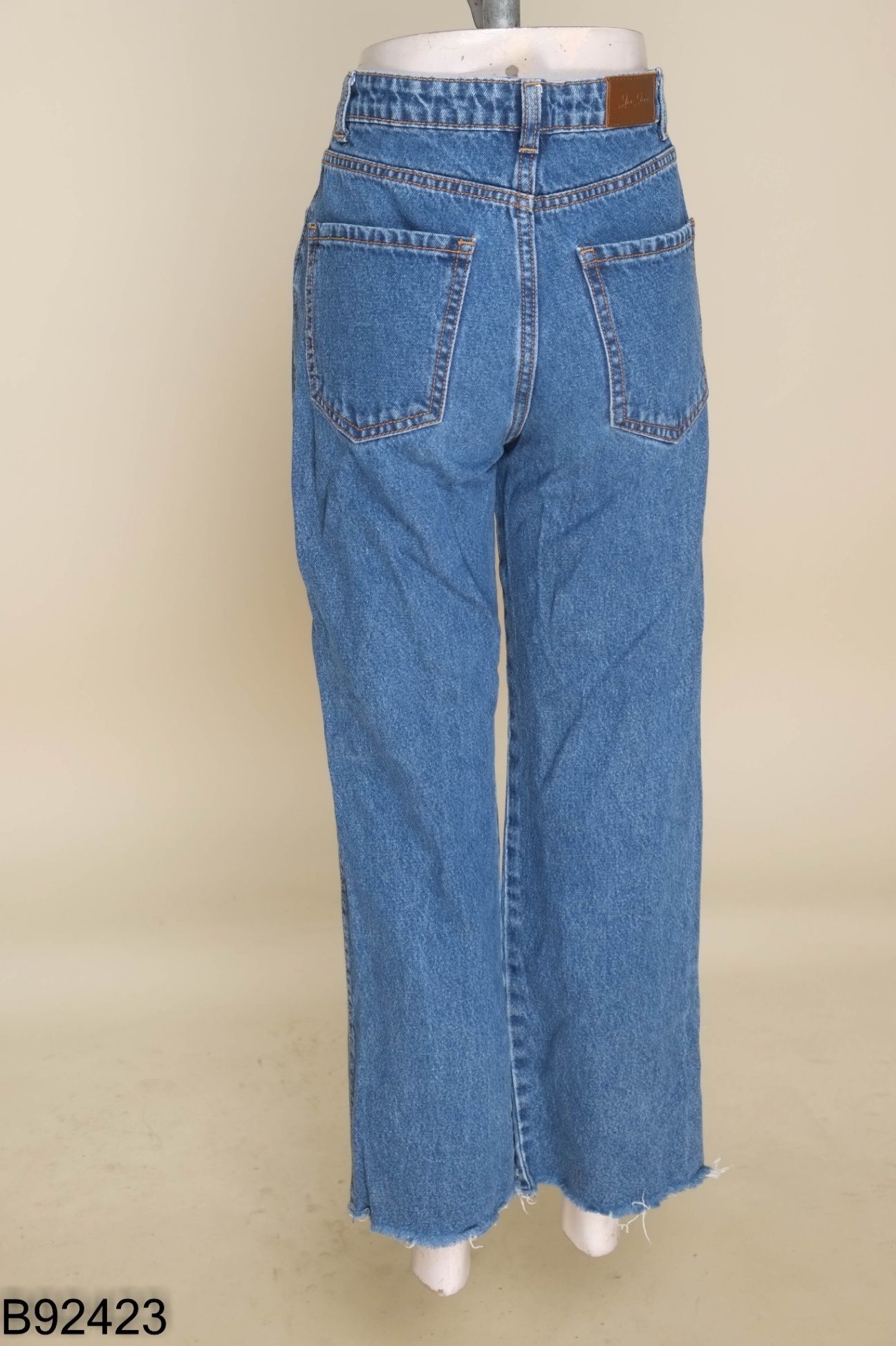 Quần jeans xanh trơn cắt gấu