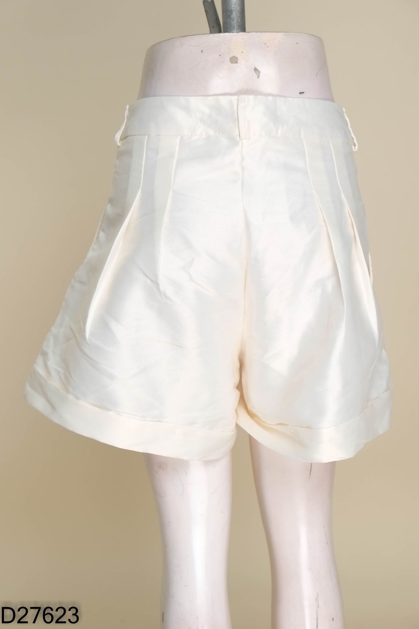 Quần short be trơn