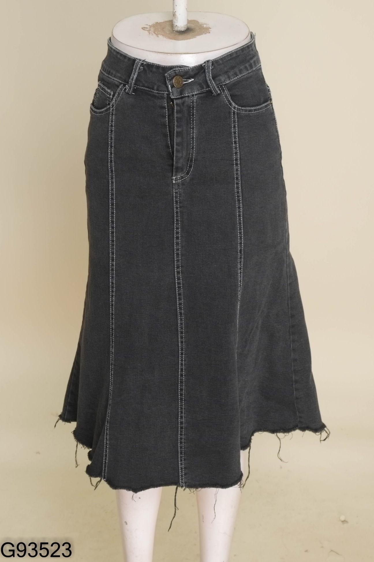 Chân váy jeans xám viền chỉ