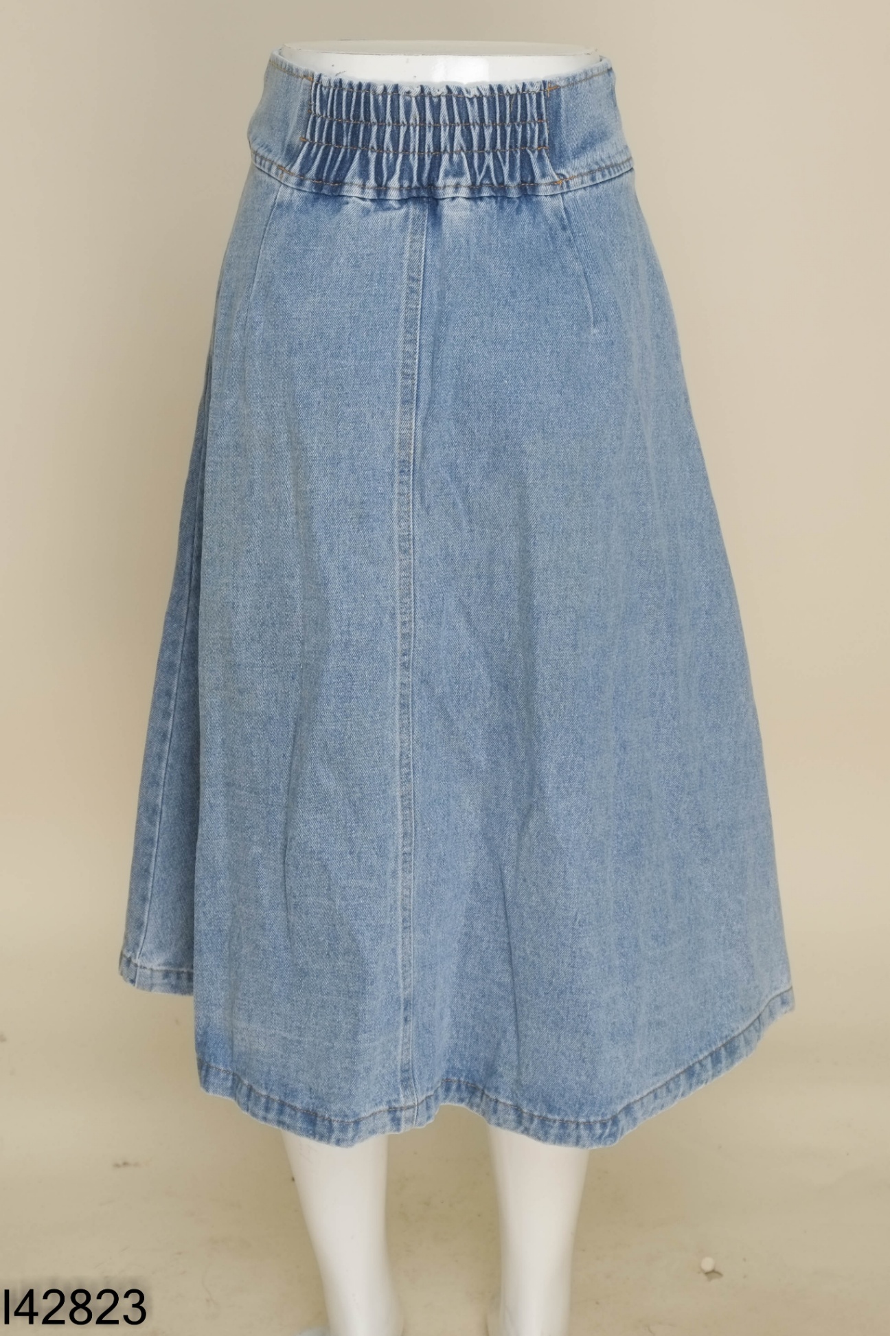 Chân váy jeans xanh phối kim loại
