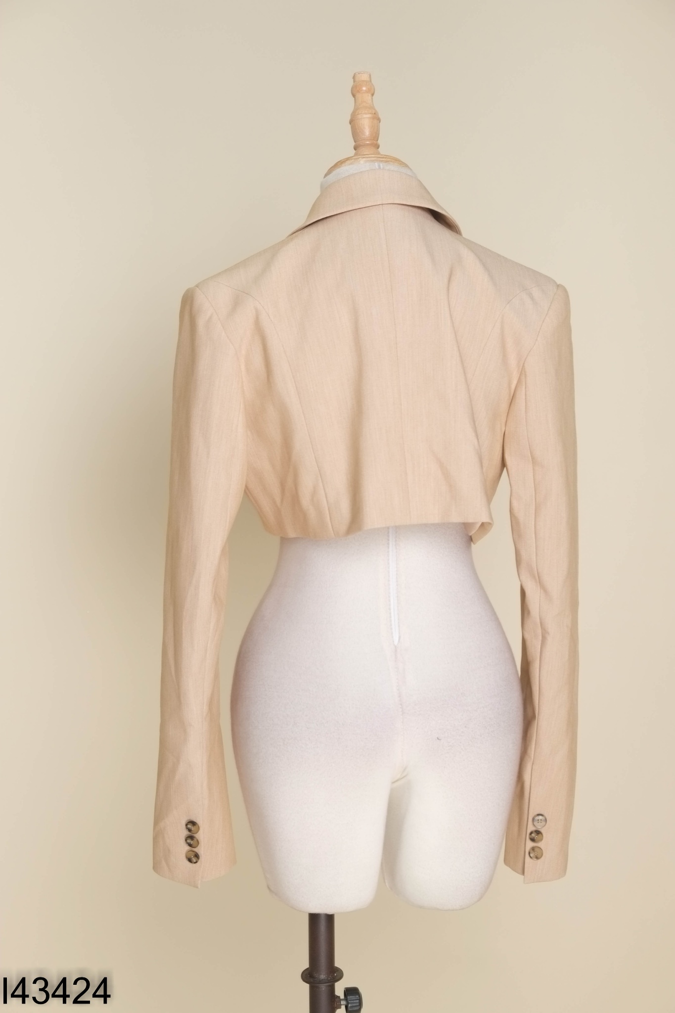 Áo blazer LA BLANCHE be dáng ngắn
