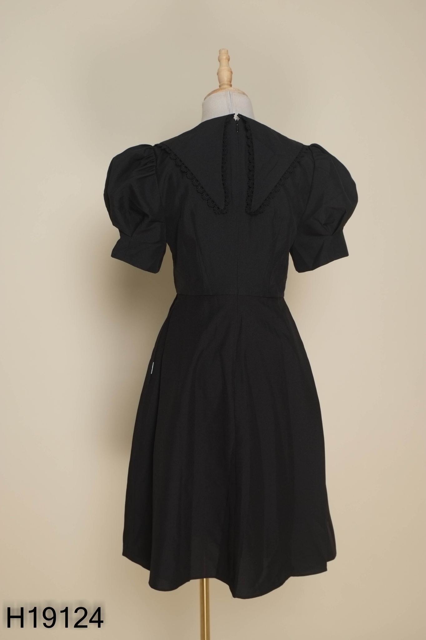NEWTAG Váy đen 92 WEAR cổ vạt