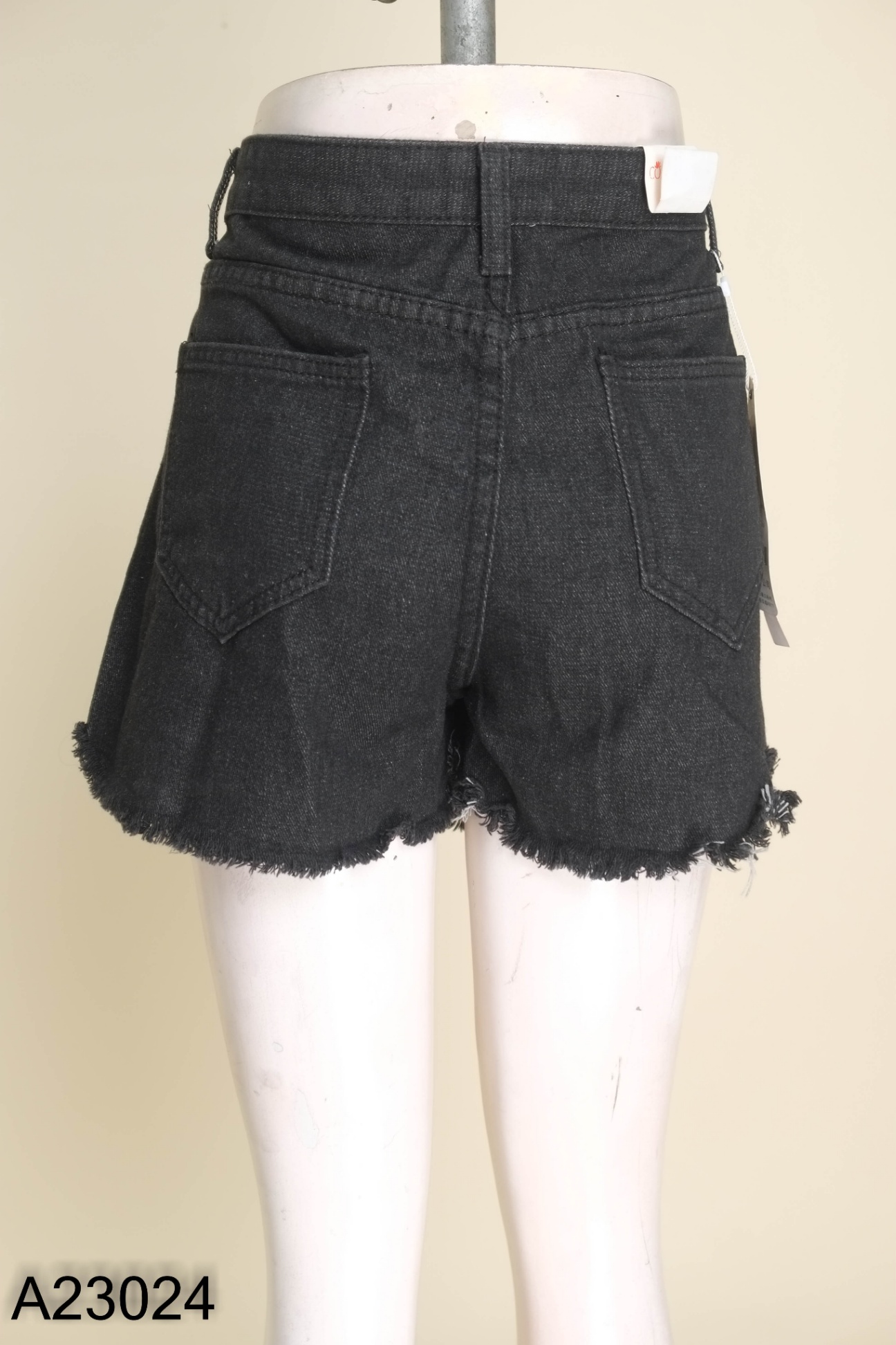 NEWTAG Chân váy jeans đen phối cúc