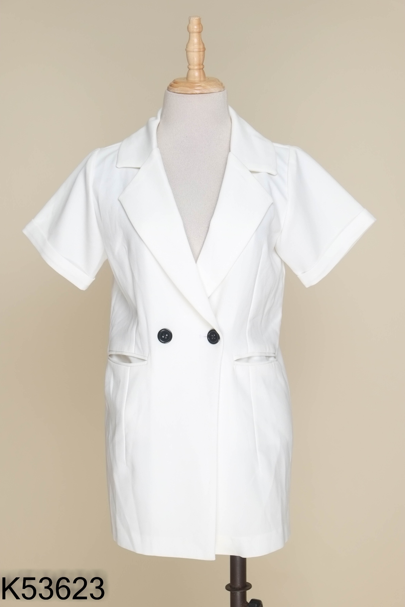 Blazer LAMIGO trắng phối khuy