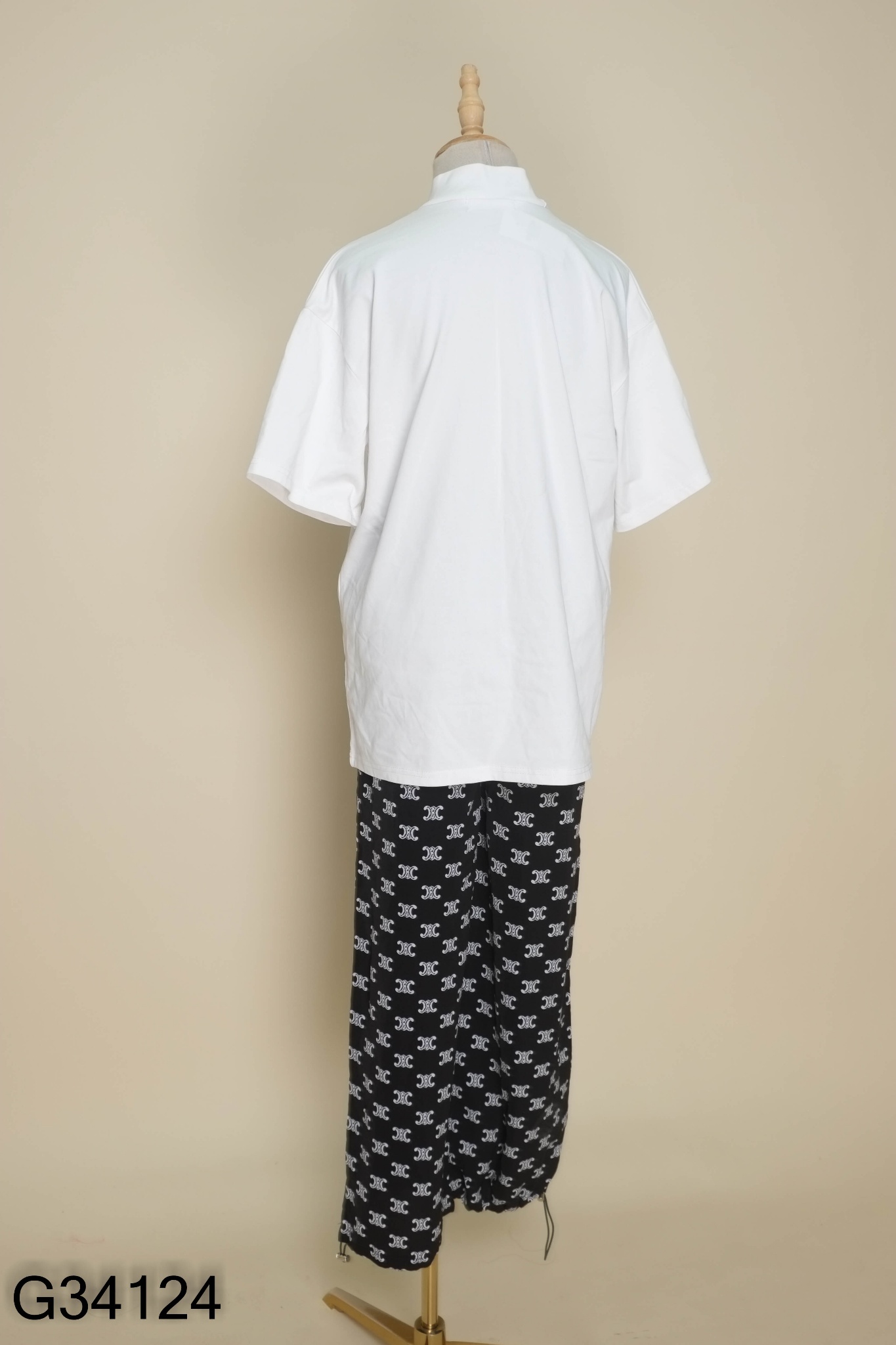 SET Áo thung trắng phối đen + quần đen