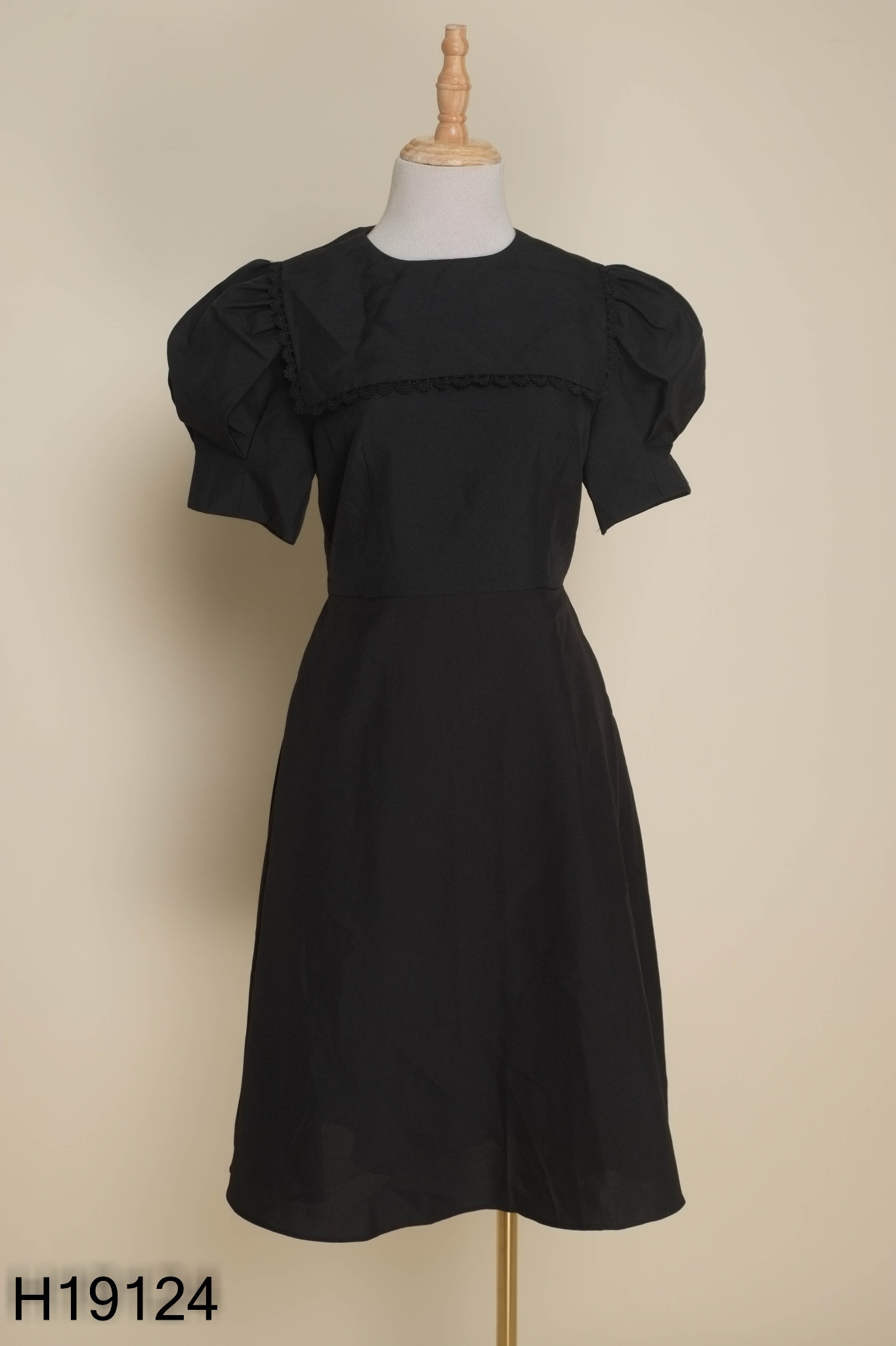 NEWTAG Váy đen 92 WEAR cổ vạt