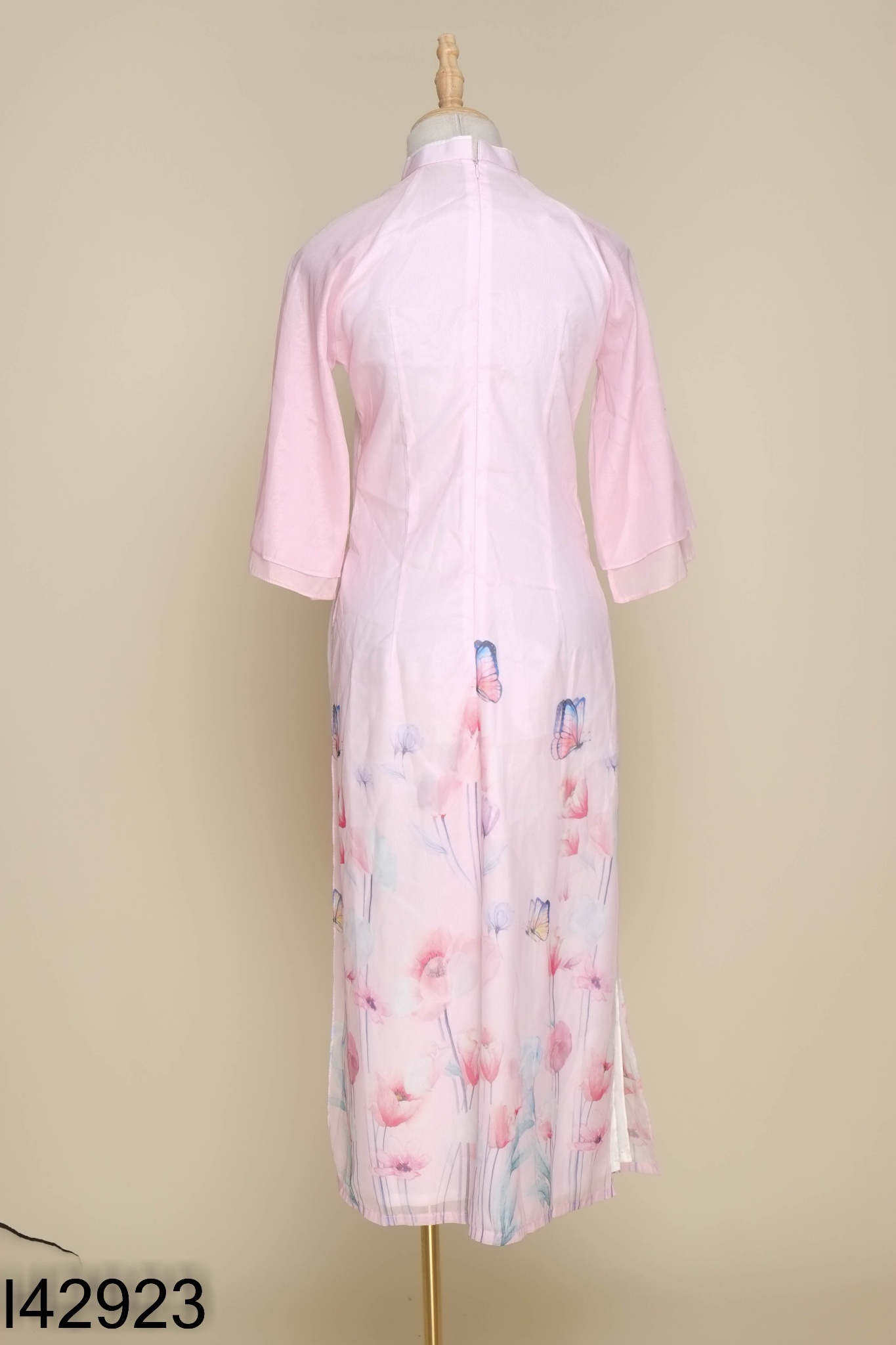 Áo dài hồng họa tiết hoa