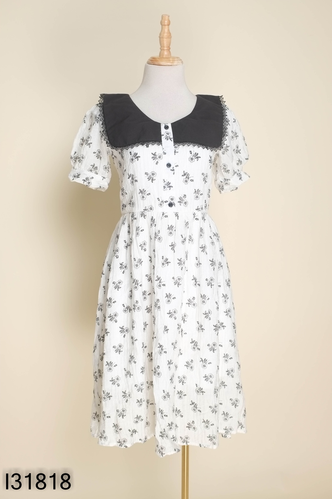Váy chiffon trắng họa tiết đen