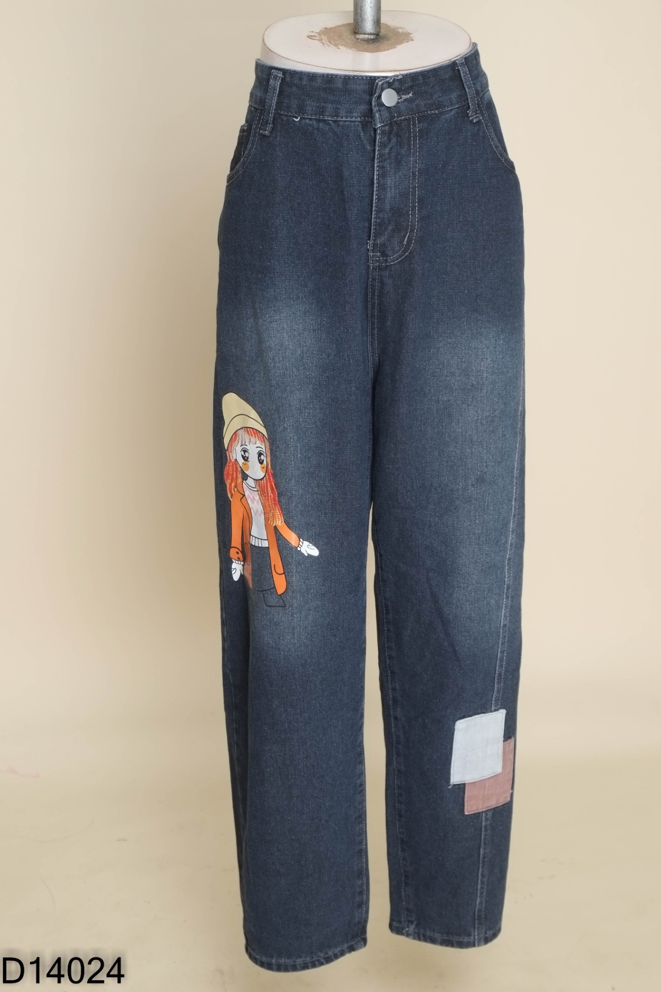 Quần jeans xanh cô gái