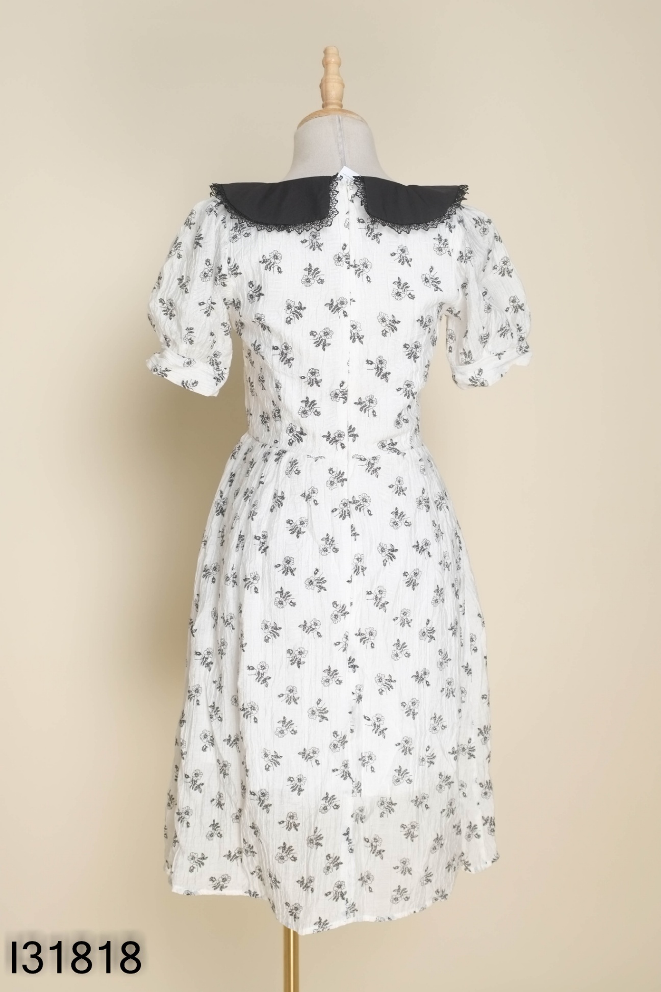 Váy chiffon trắng họa tiết đen