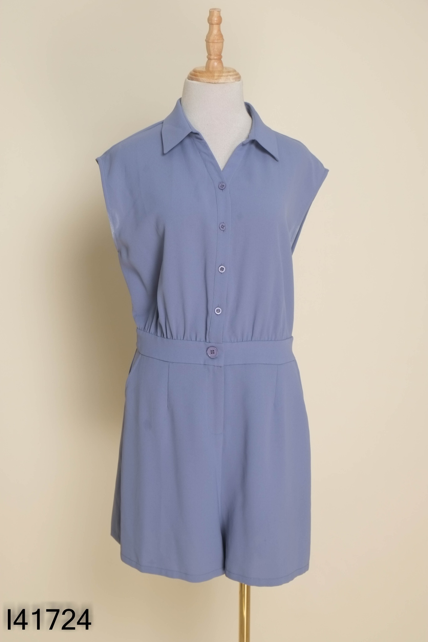 Jumpsuit xanh sát nách