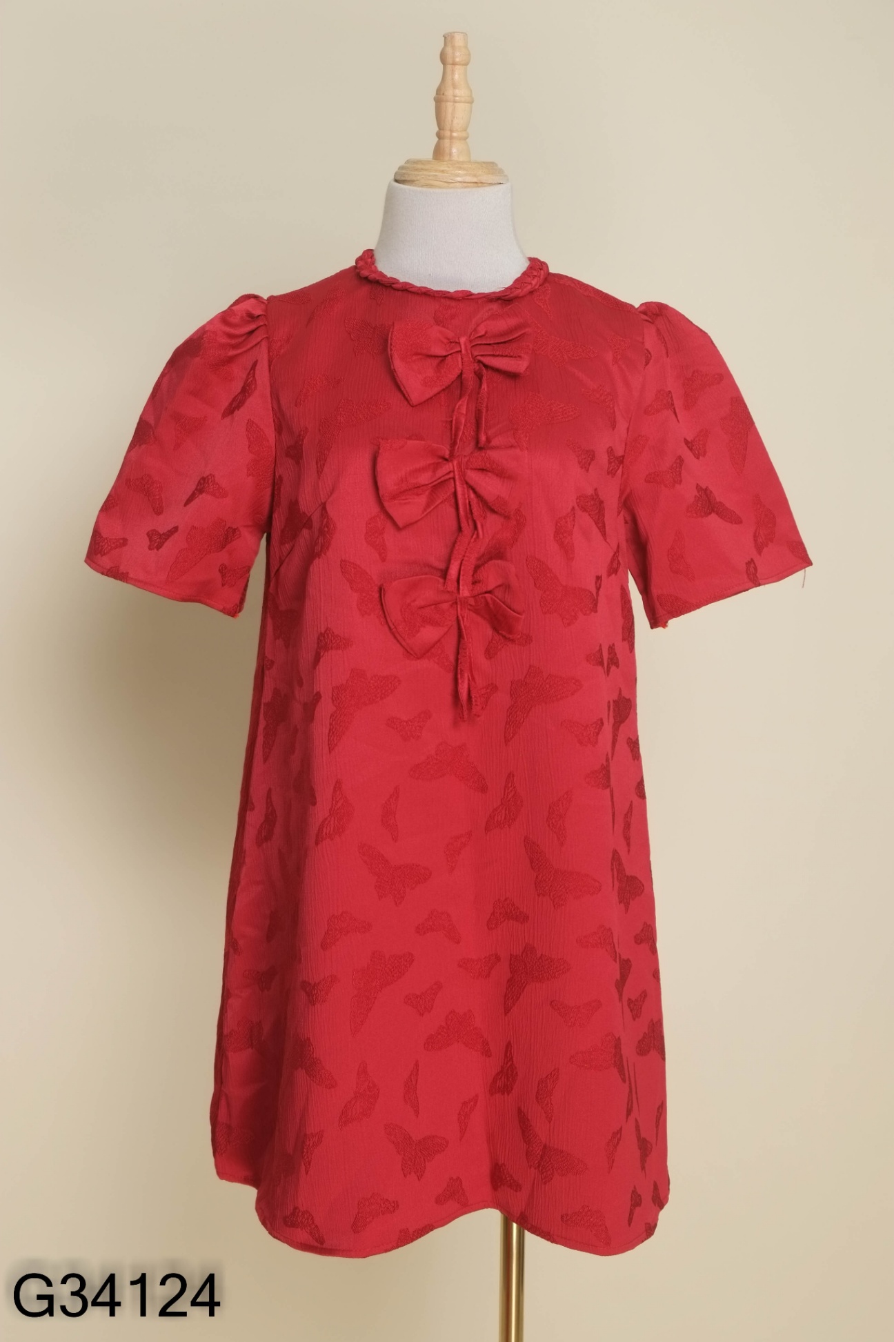 Váy đỏ suông đính nơ