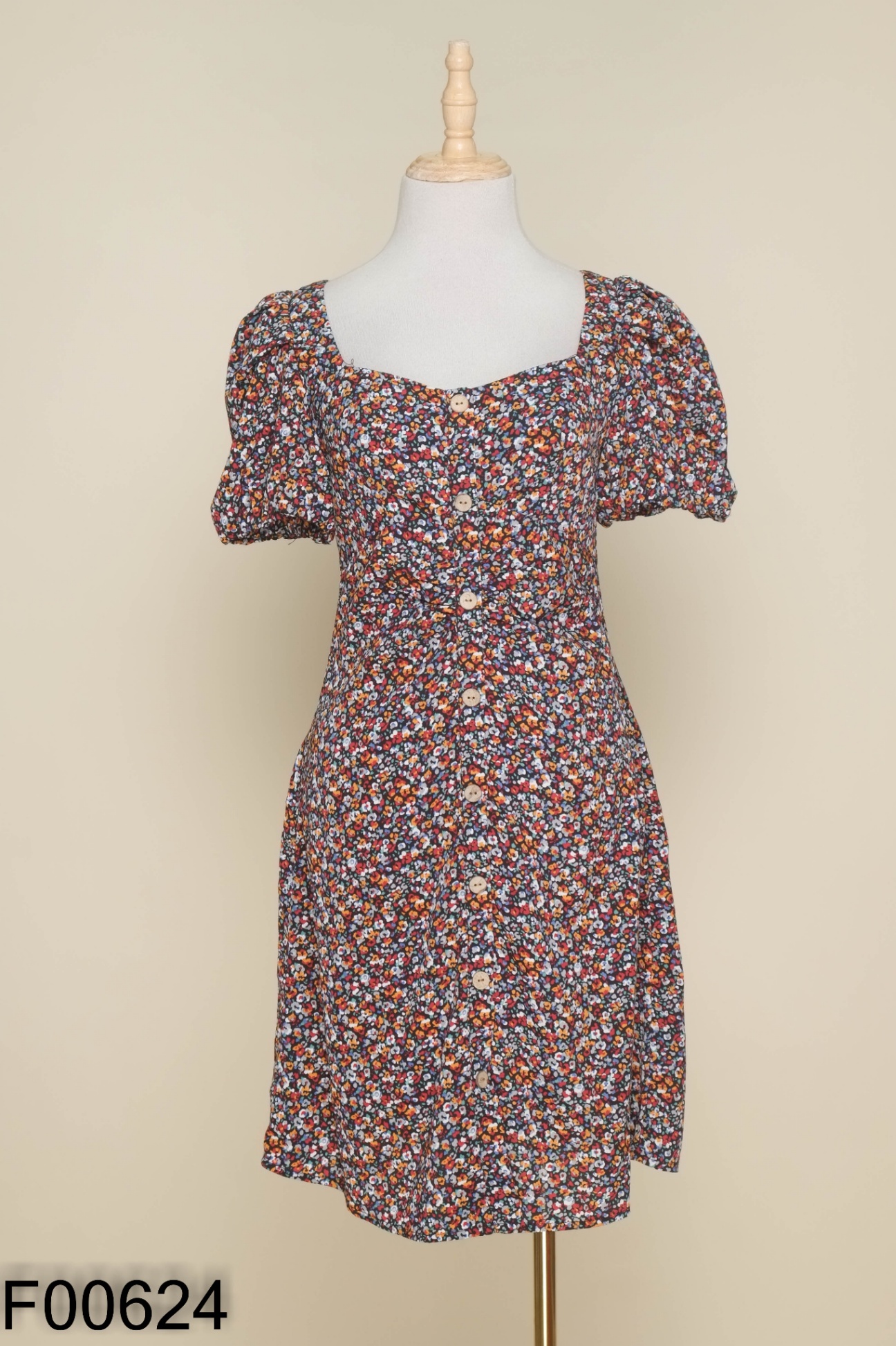Váy ADORE DRESS nền đen hoa đỏ vàng