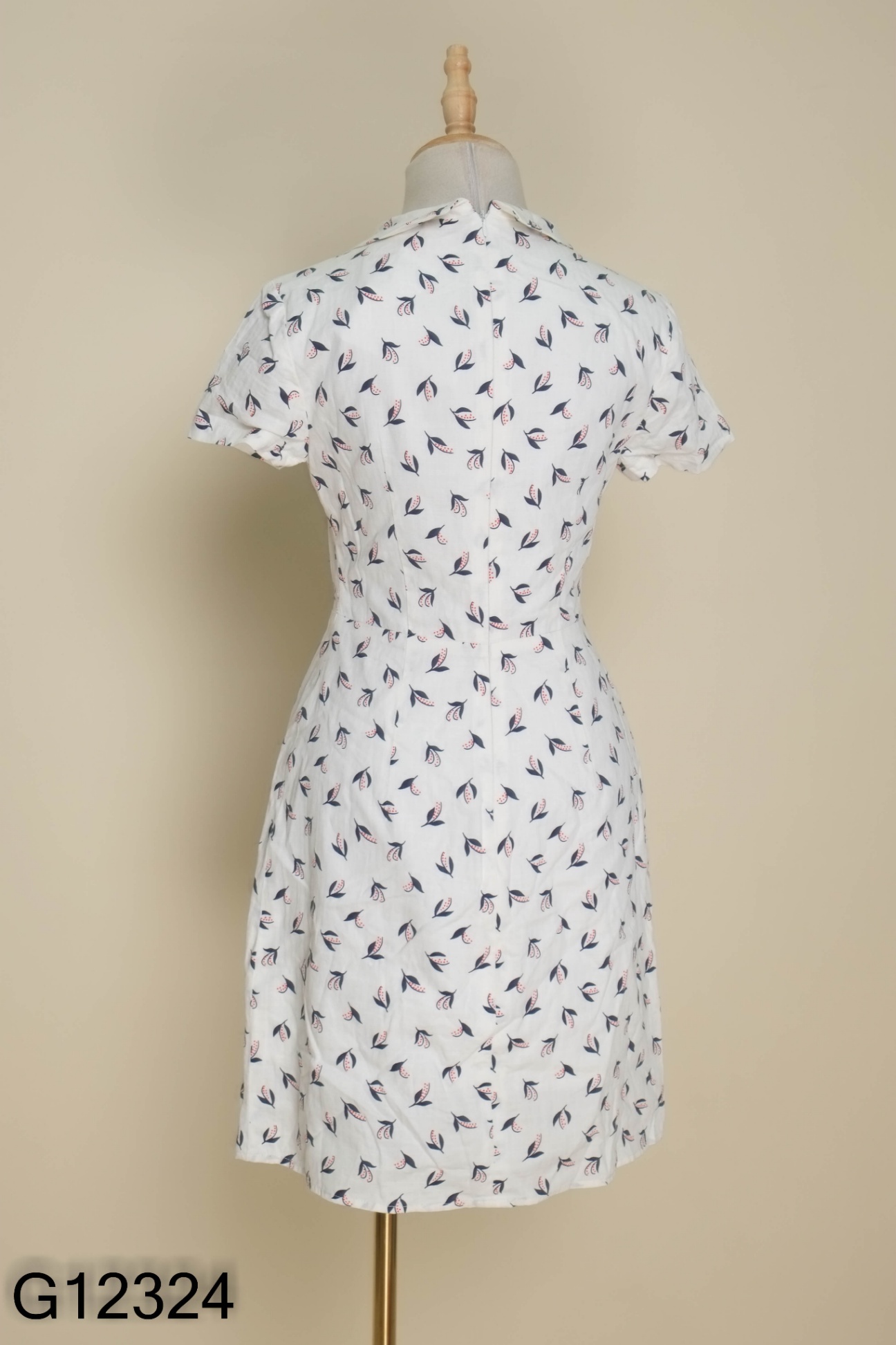NEWTAG Váy ADORE DRESS trắng be họa tiết