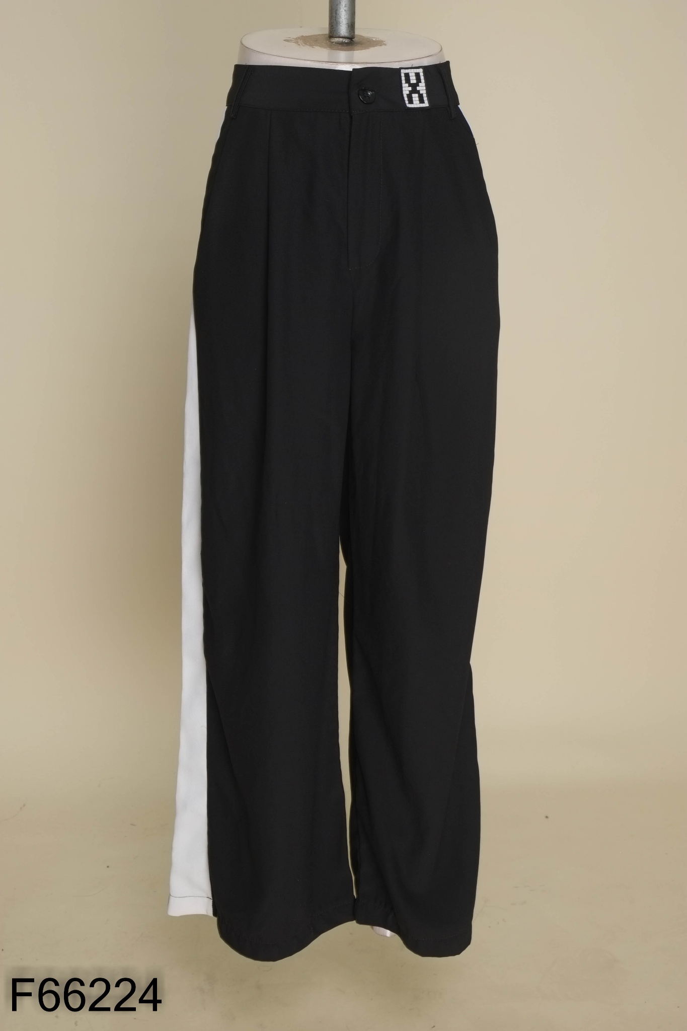 Quần culottes đen sọc trắng