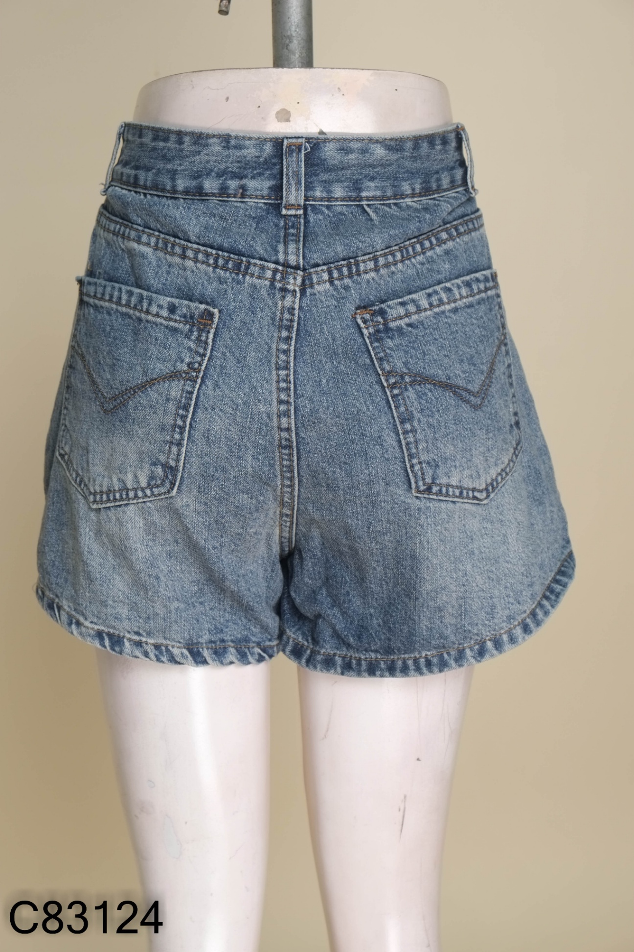 Quần shorts jeans xanh thêu nơ