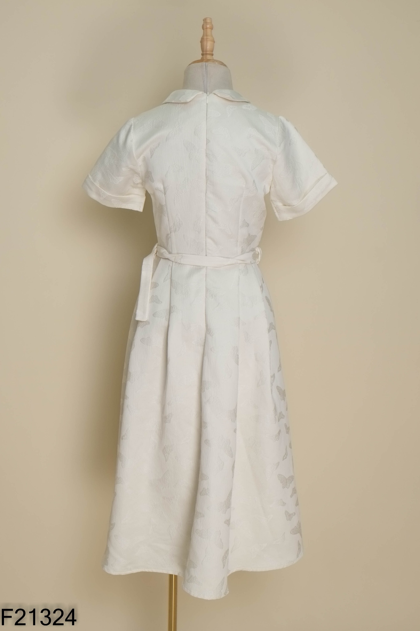 Váy JUNN CLOTHING trắng be phối khuy