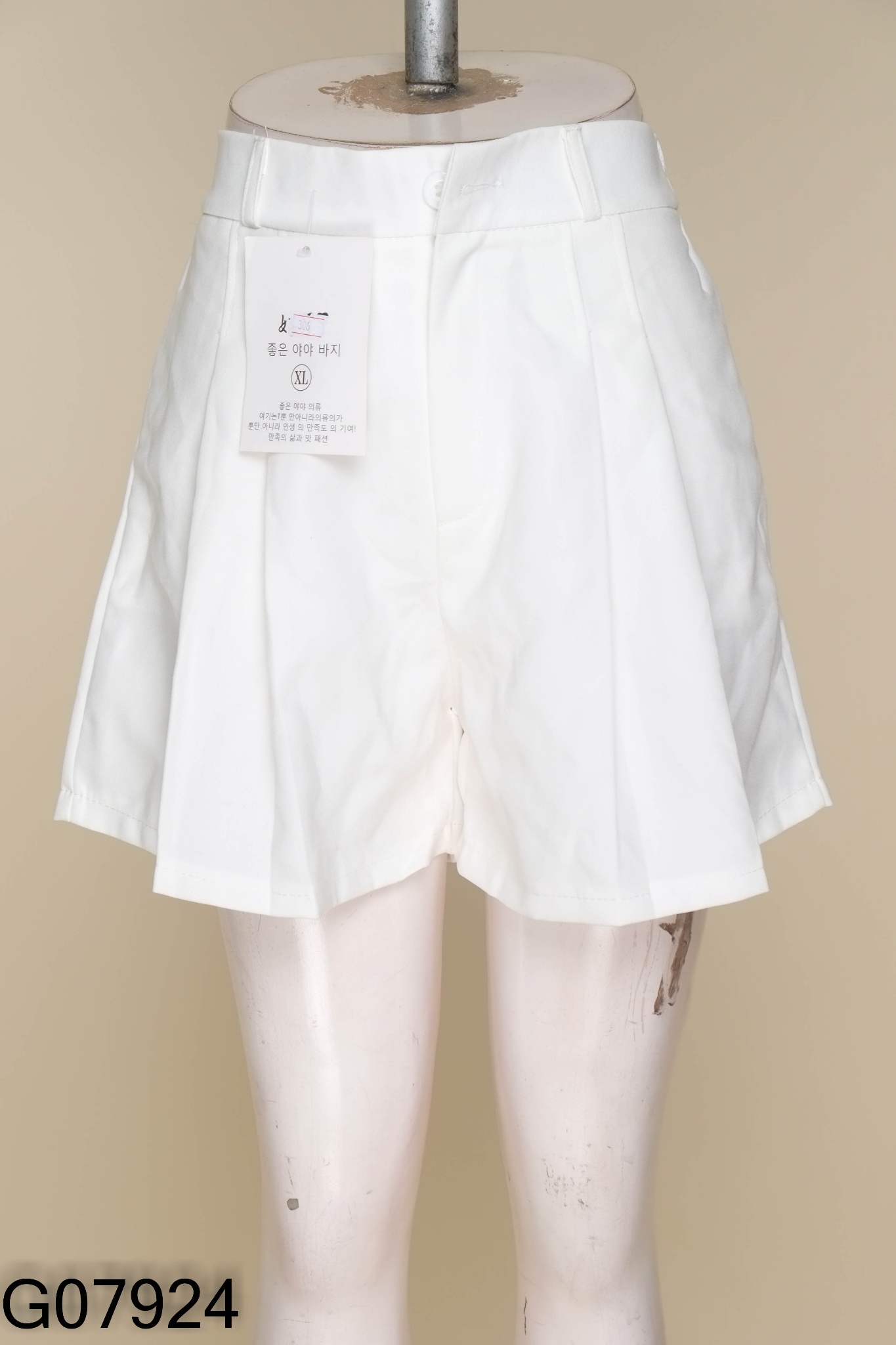 NEWTAG Quần short trắng trơn
