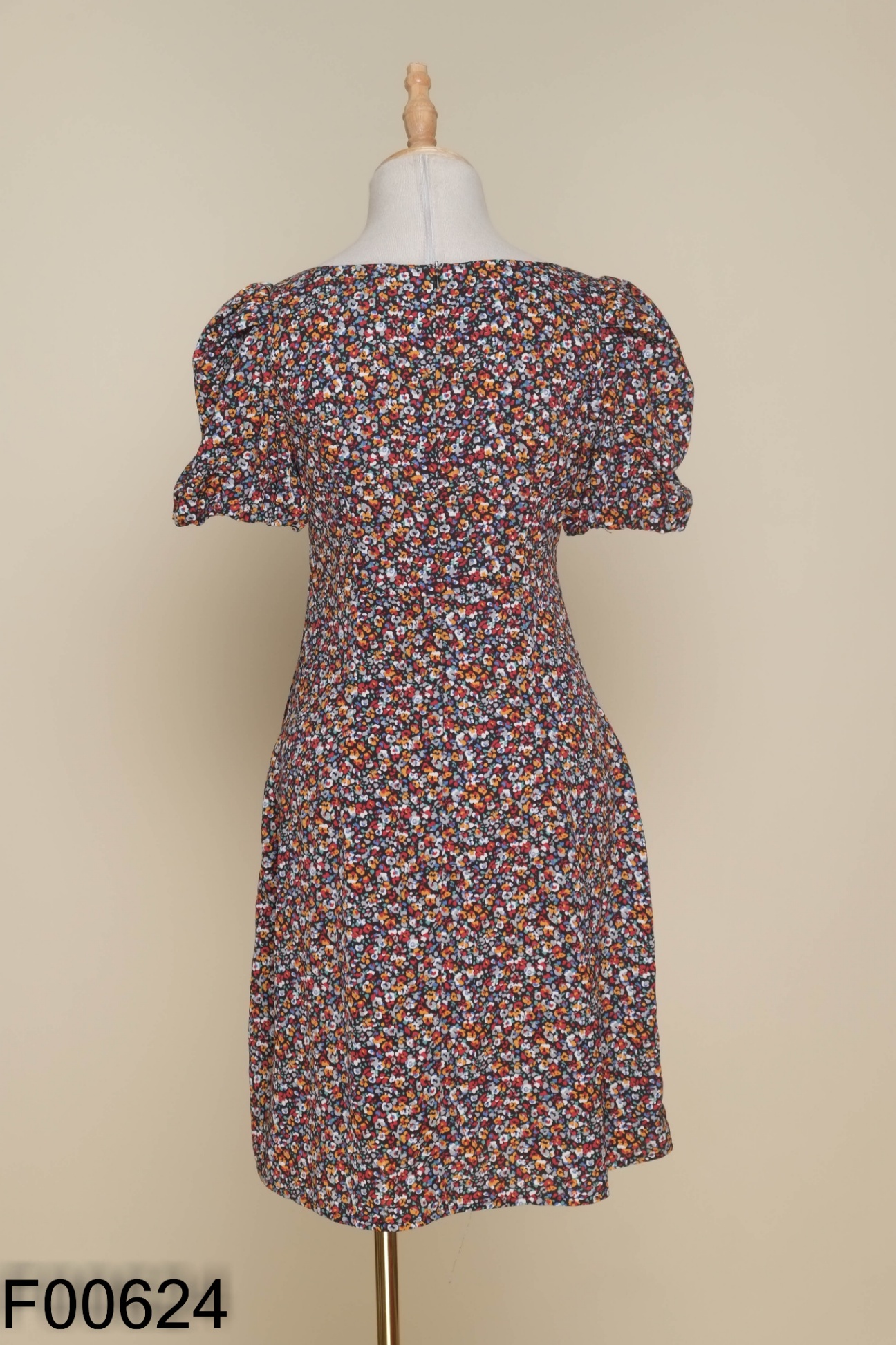 Váy ADORE DRESS nền đen hoa đỏ vàng