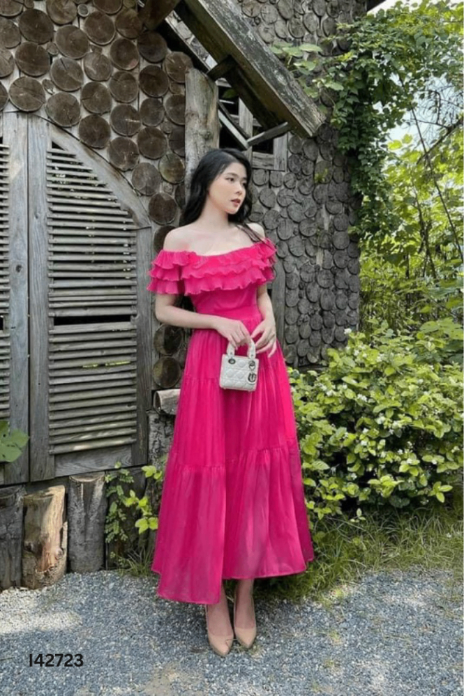 Váy voan hồng bèo
