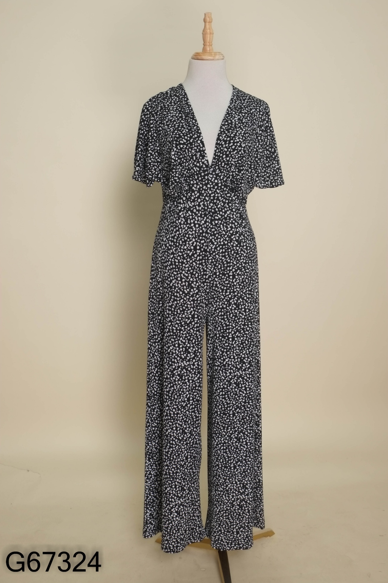 Jumpsuits đen MANGO hoa be