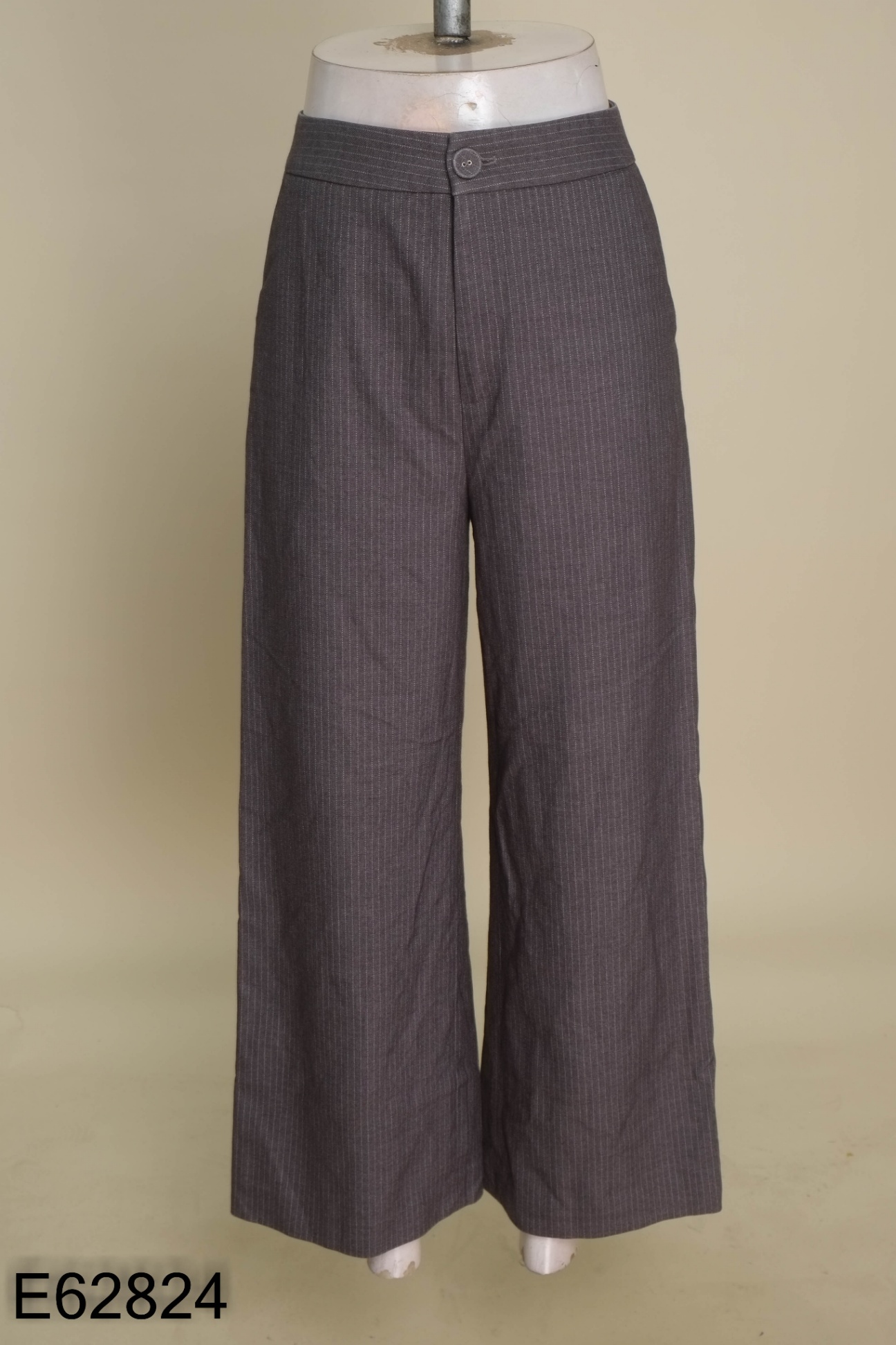 Quần culottes vải xám sọc trắng