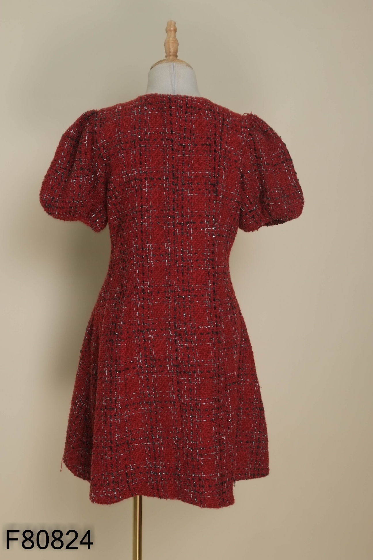 Váy dạ tweed đỏ cúc ngọc