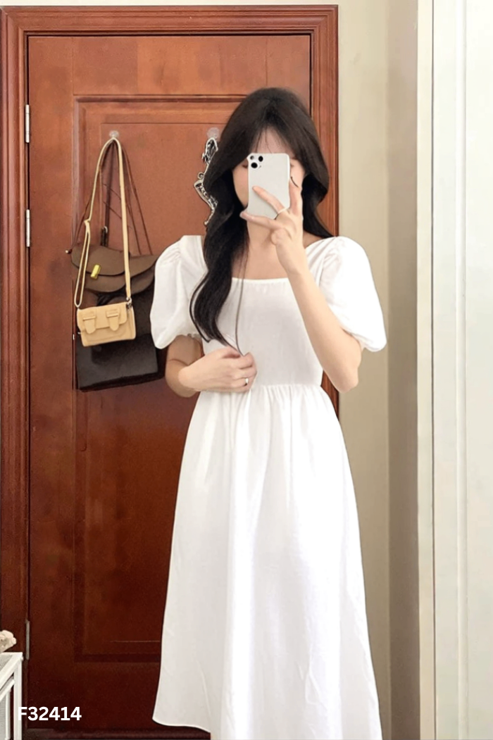 Váy trắng hở lưng