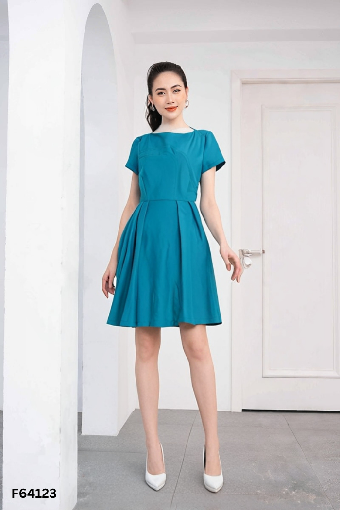 Váy LYN TRAN xanh xếp ly
